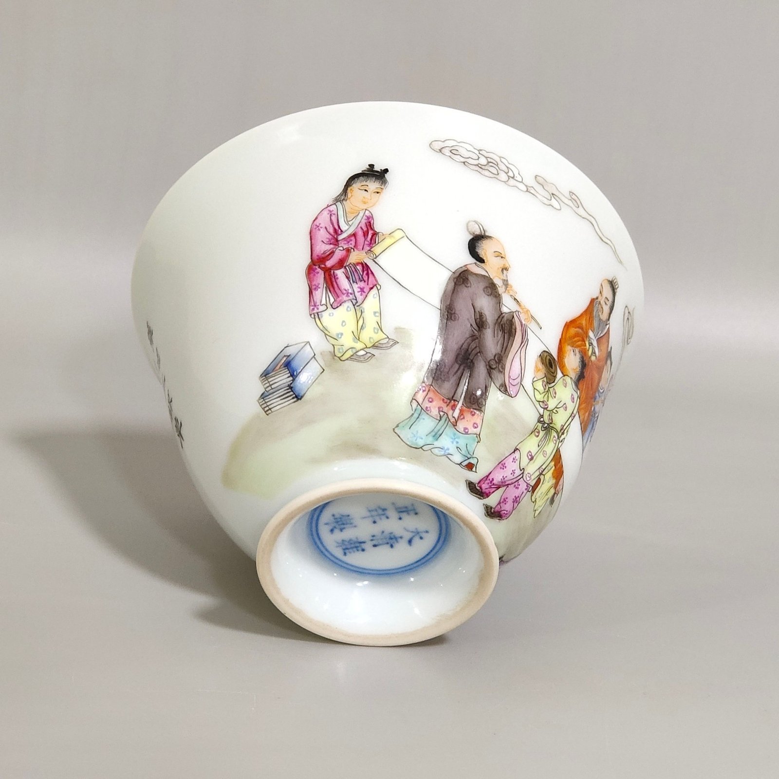 Qing Dynasty Yongzheng characters and stories high legged poetry cup