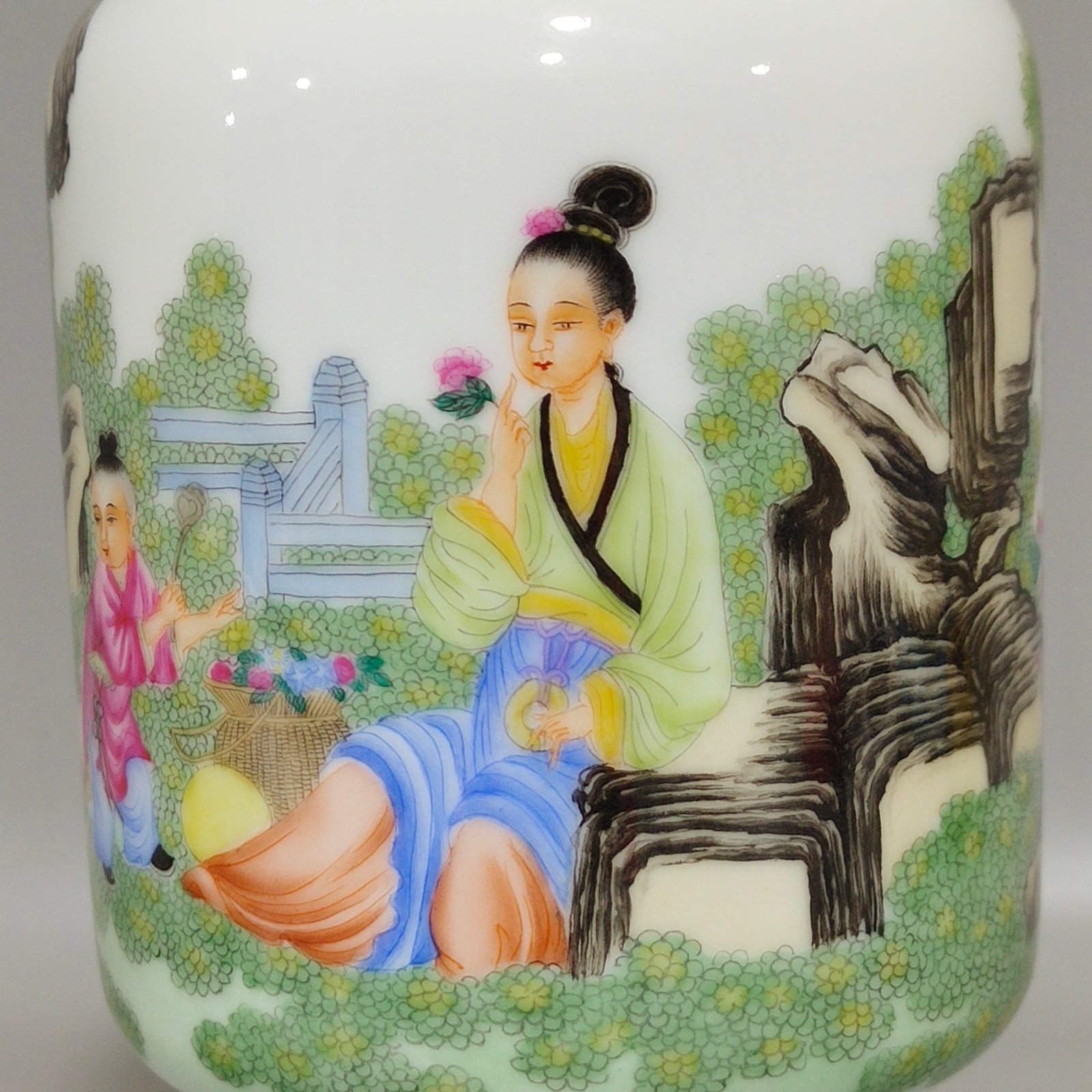 Qing Dynasty Yongzheng figure enamel godson vase
