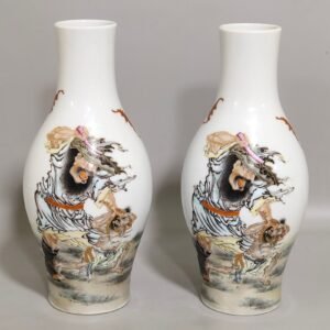 Qing Dynasty Yongzheng olive vase figure who caught monsters
