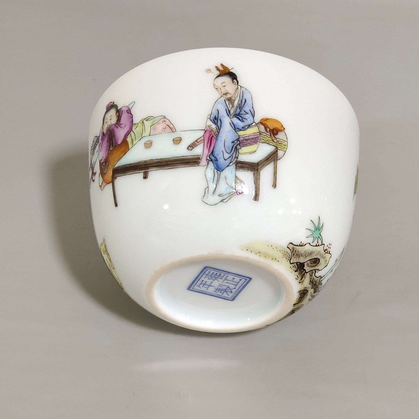 Qing Dynasty Yongzheng figure Gaoshitu cup