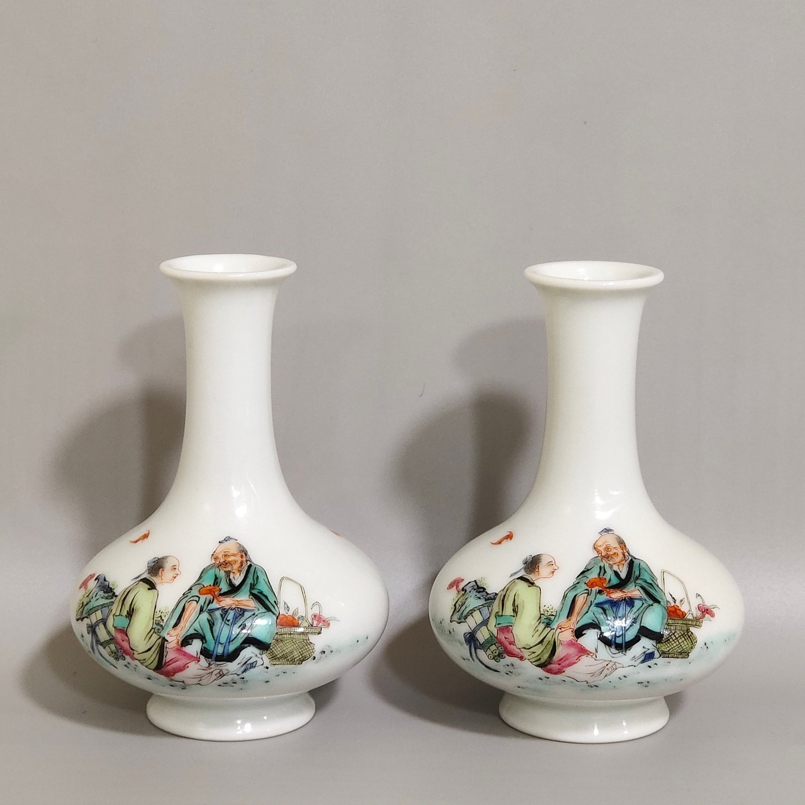 Qing Dynasty Yongzheng immortal’s medicinal vial