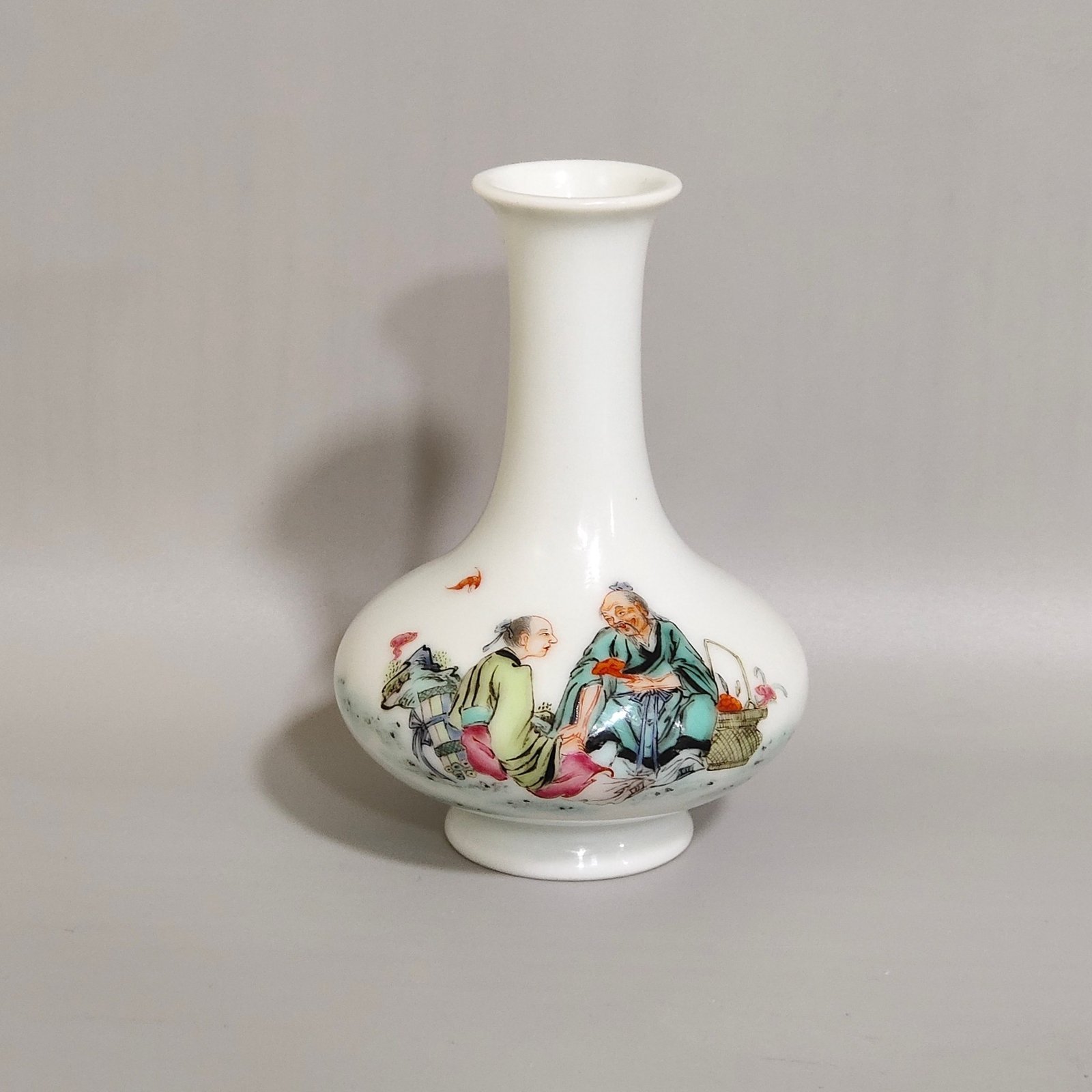 Qing Dynasty Yongzheng immortal’s medicinal vial