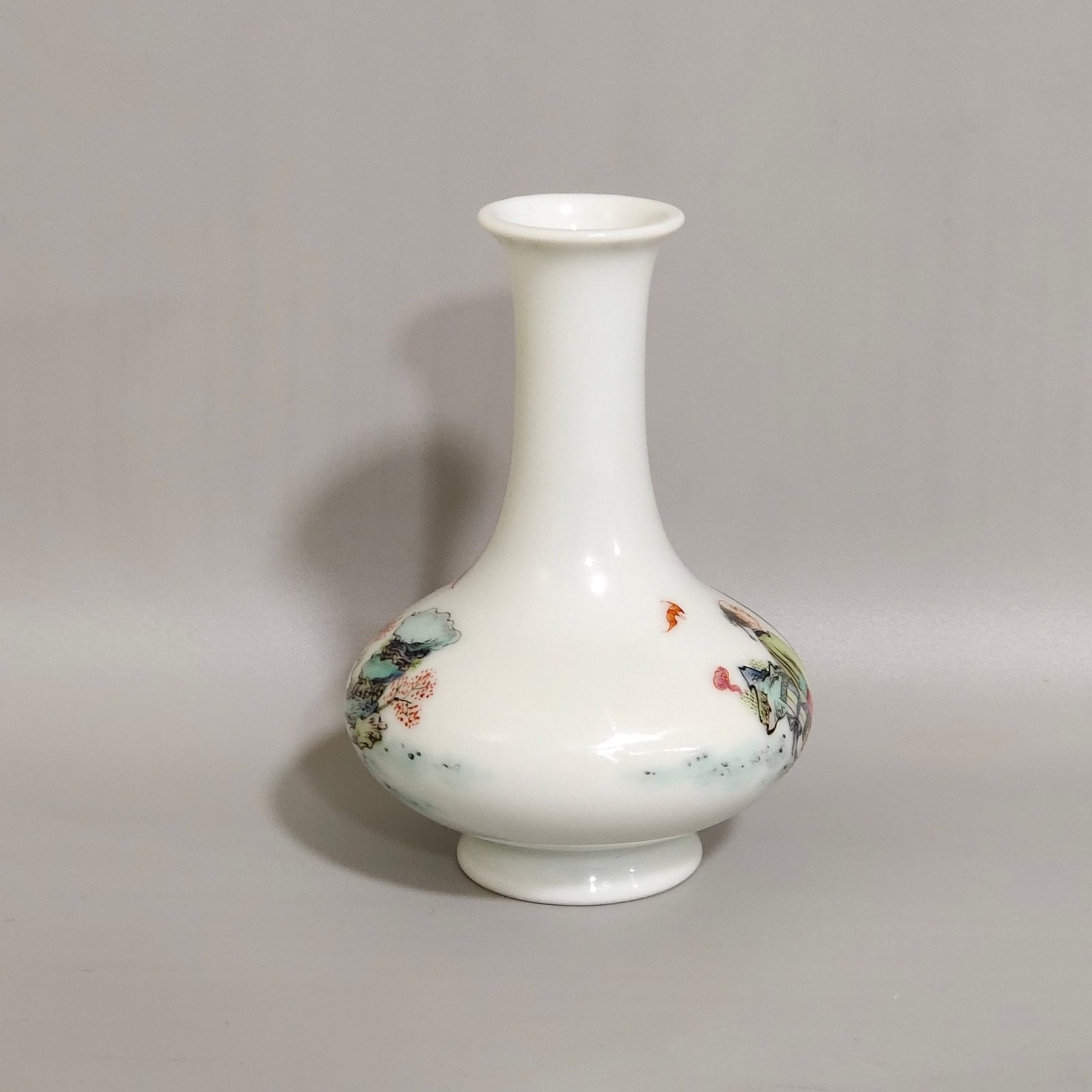 Qing Dynasty Yongzheng immortal’s medicinal vial