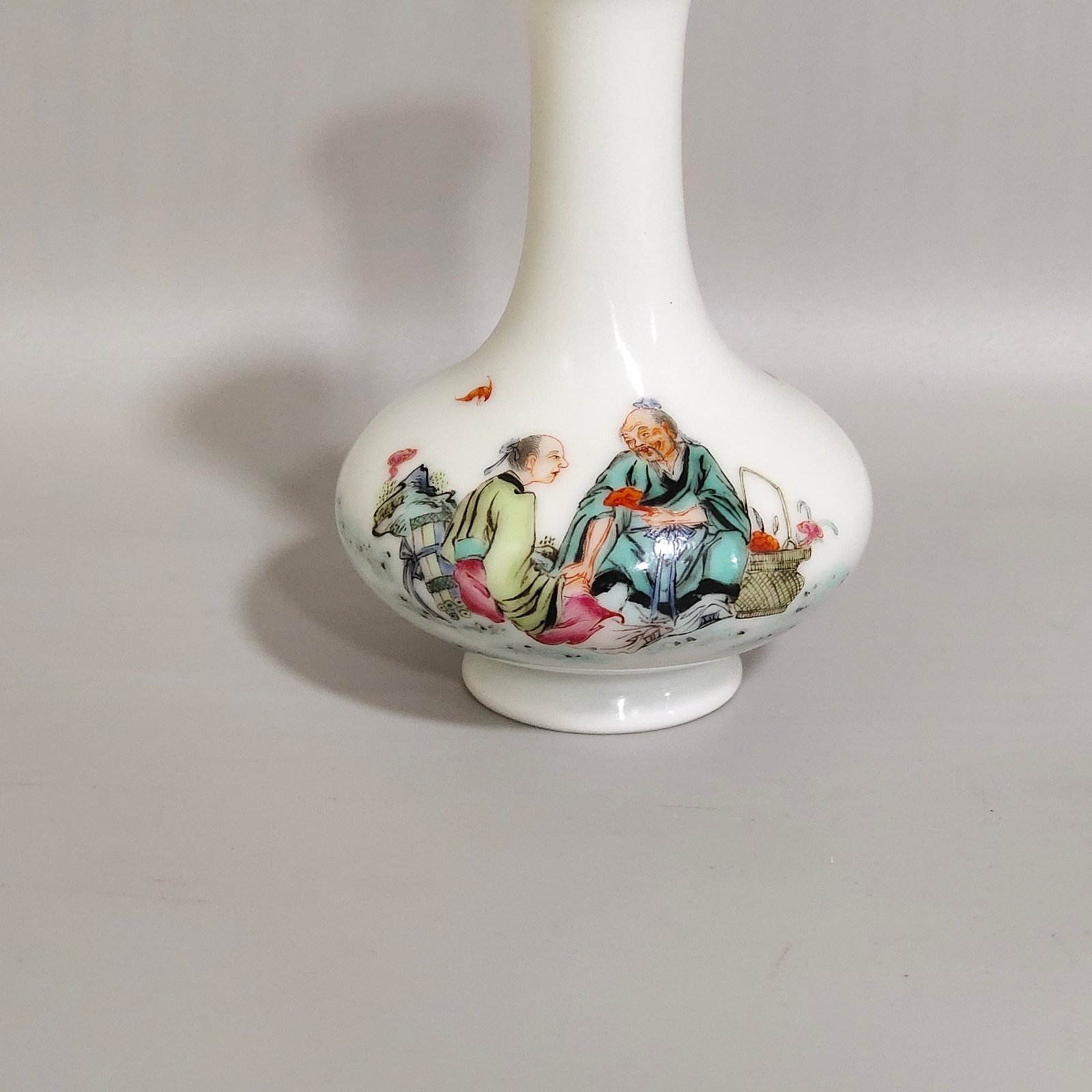 Qing Dynasty Yongzheng immortal’s medicinal vial