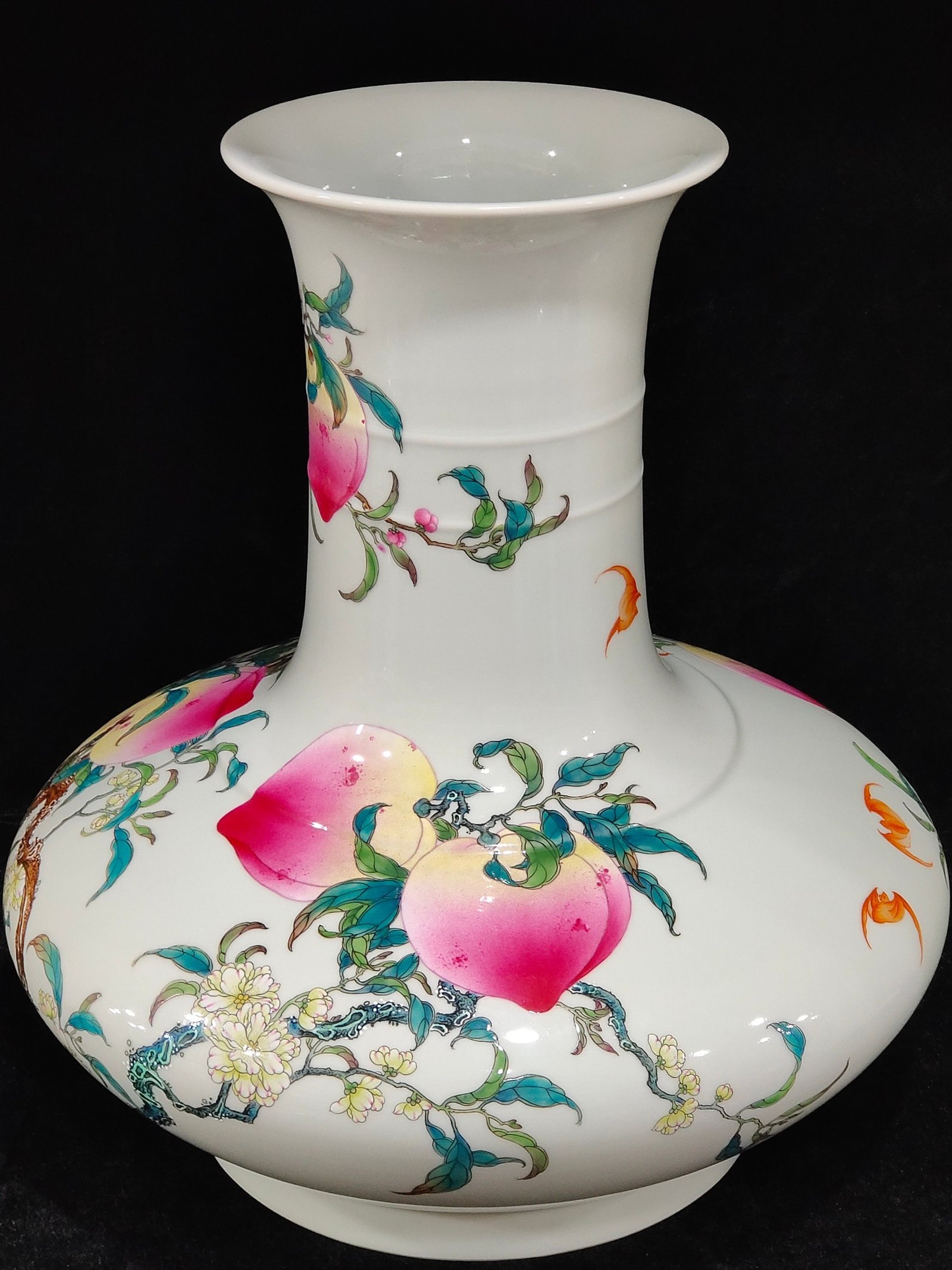 Qing Dynasty Yongzheng Eight Peach [Large] flat belly vase