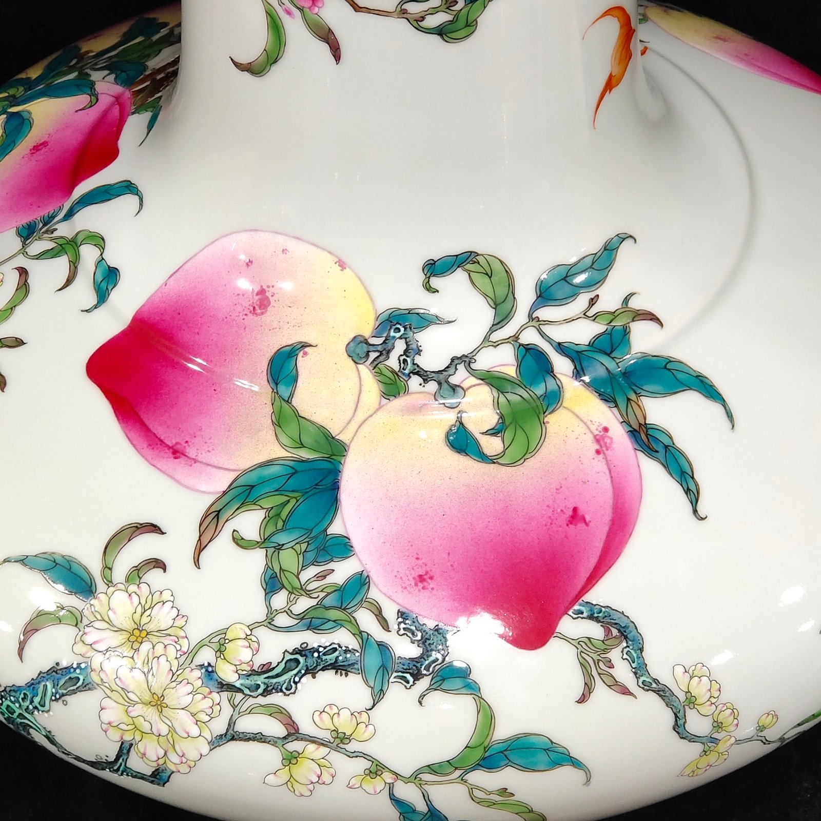 Qing Dynasty Yongzheng Eight Peach [Large] flat belly vase