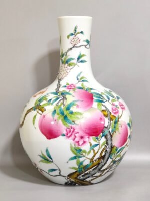 Qing Dynasty Yongzheng Eight Peach Celestial Ball Vase