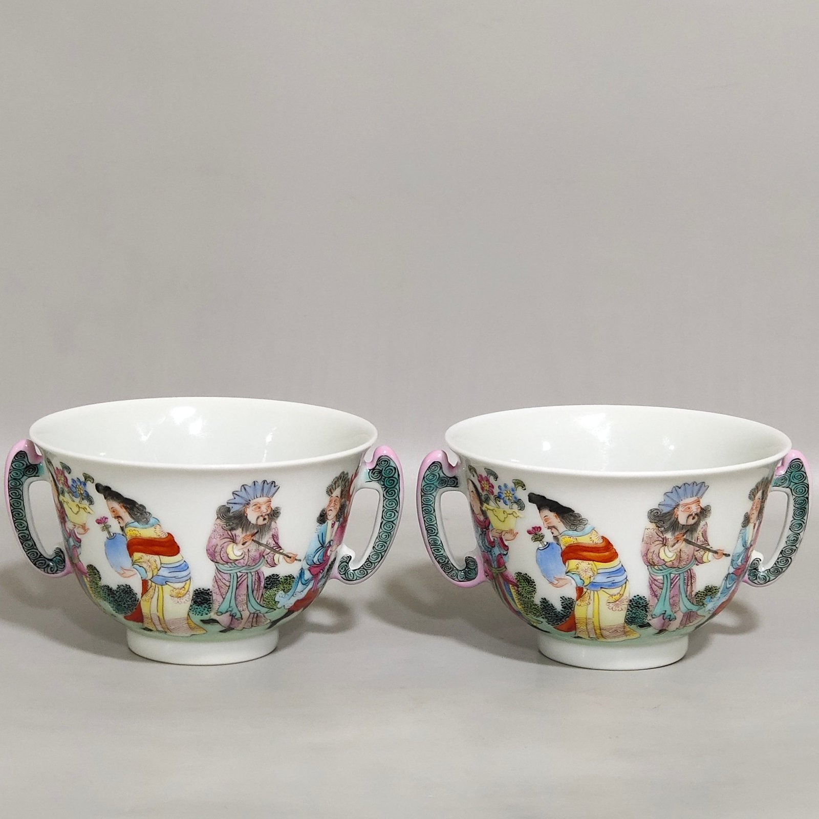 Qing Dynasty Yongzheng Baman Jinbao double ear cup