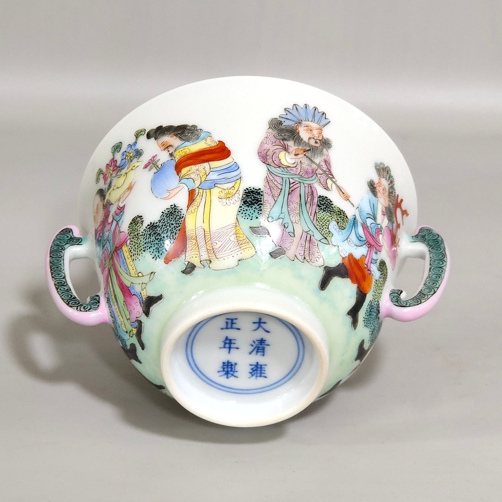 Qing Dynasty Yongzheng Baman Jinbao double ear cup
