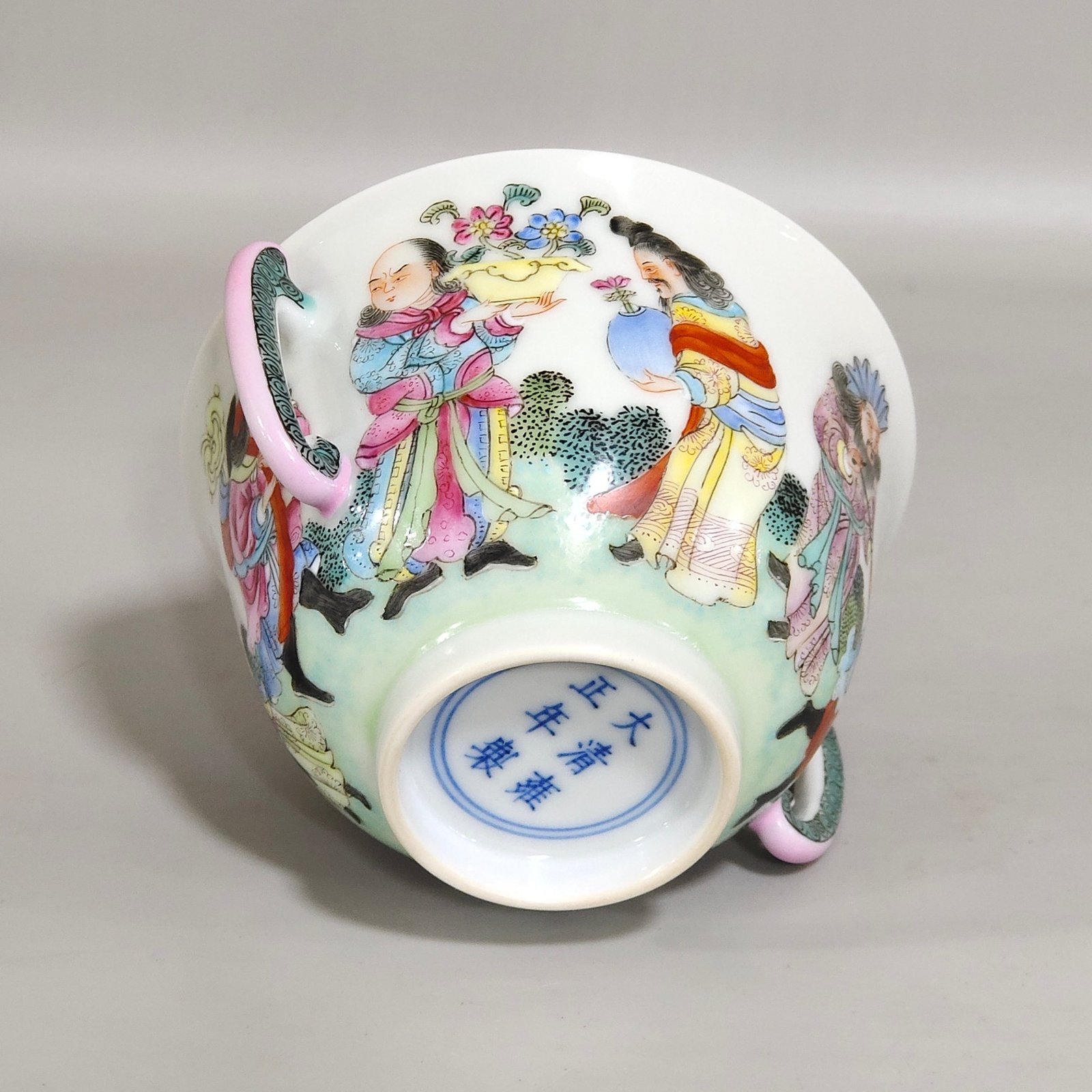 Qing Dynasty Yongzheng Baman Jinbao double ear cup