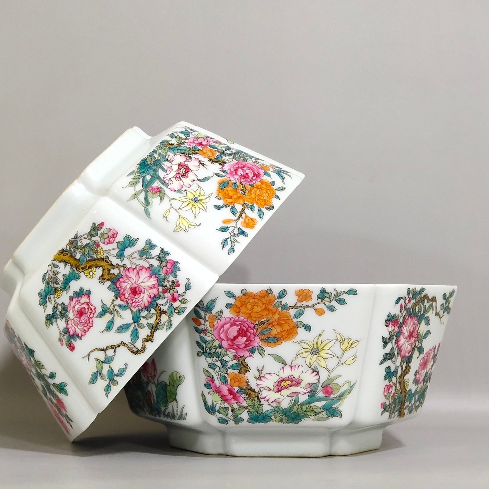 Qing Dynasty Yongzheng six sided flower bowl