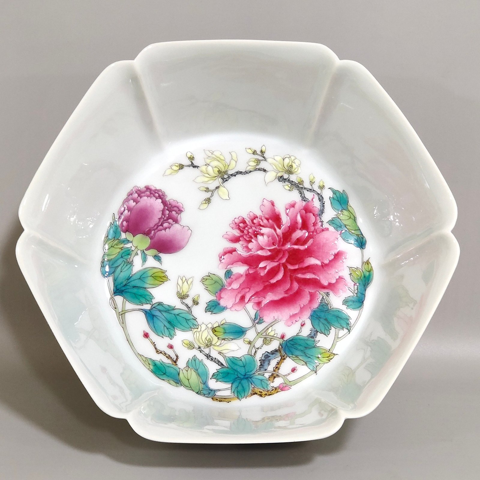 Qing Dynasty Yongzheng six sided flower bowl