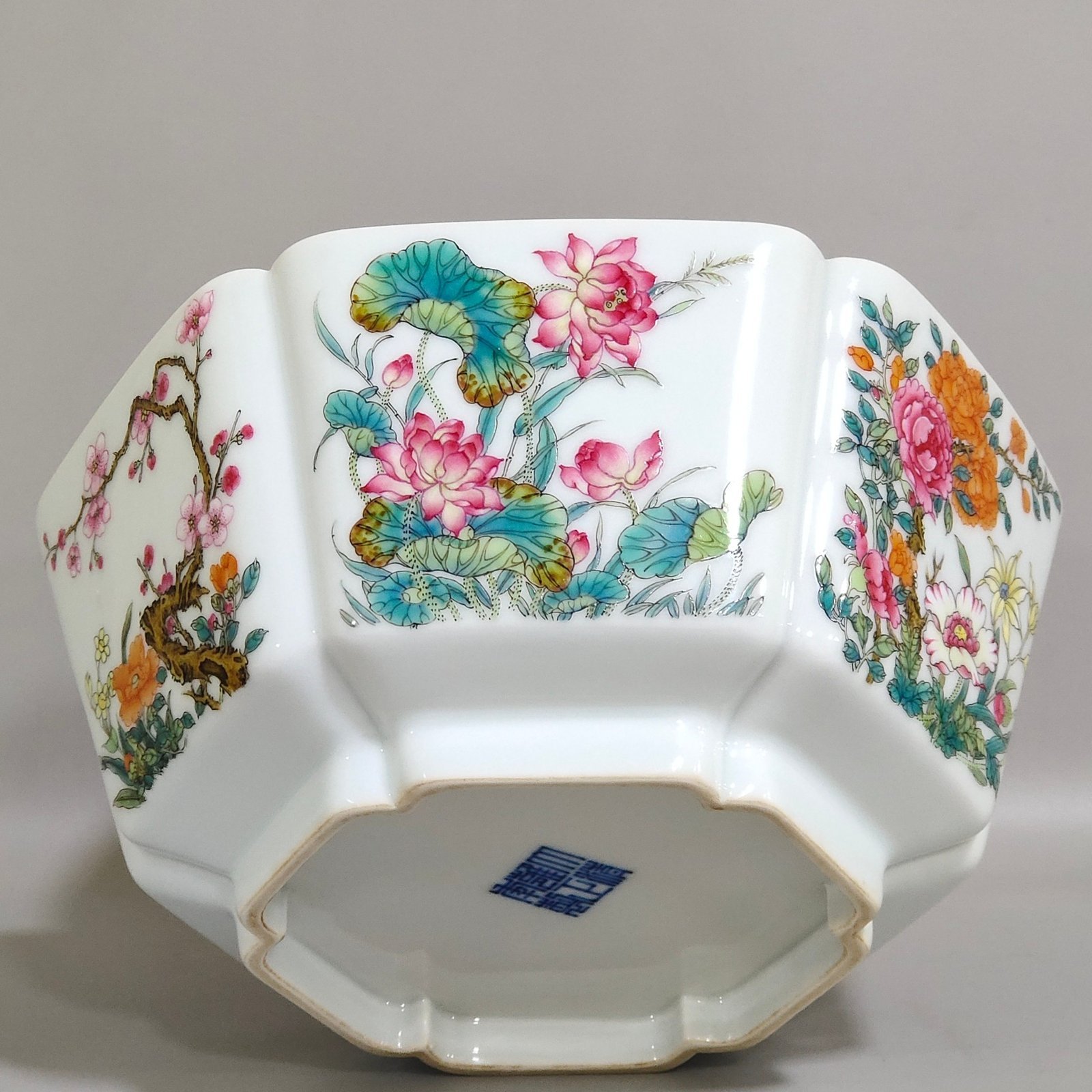 Qing Dynasty Yongzheng six sided flower bowl