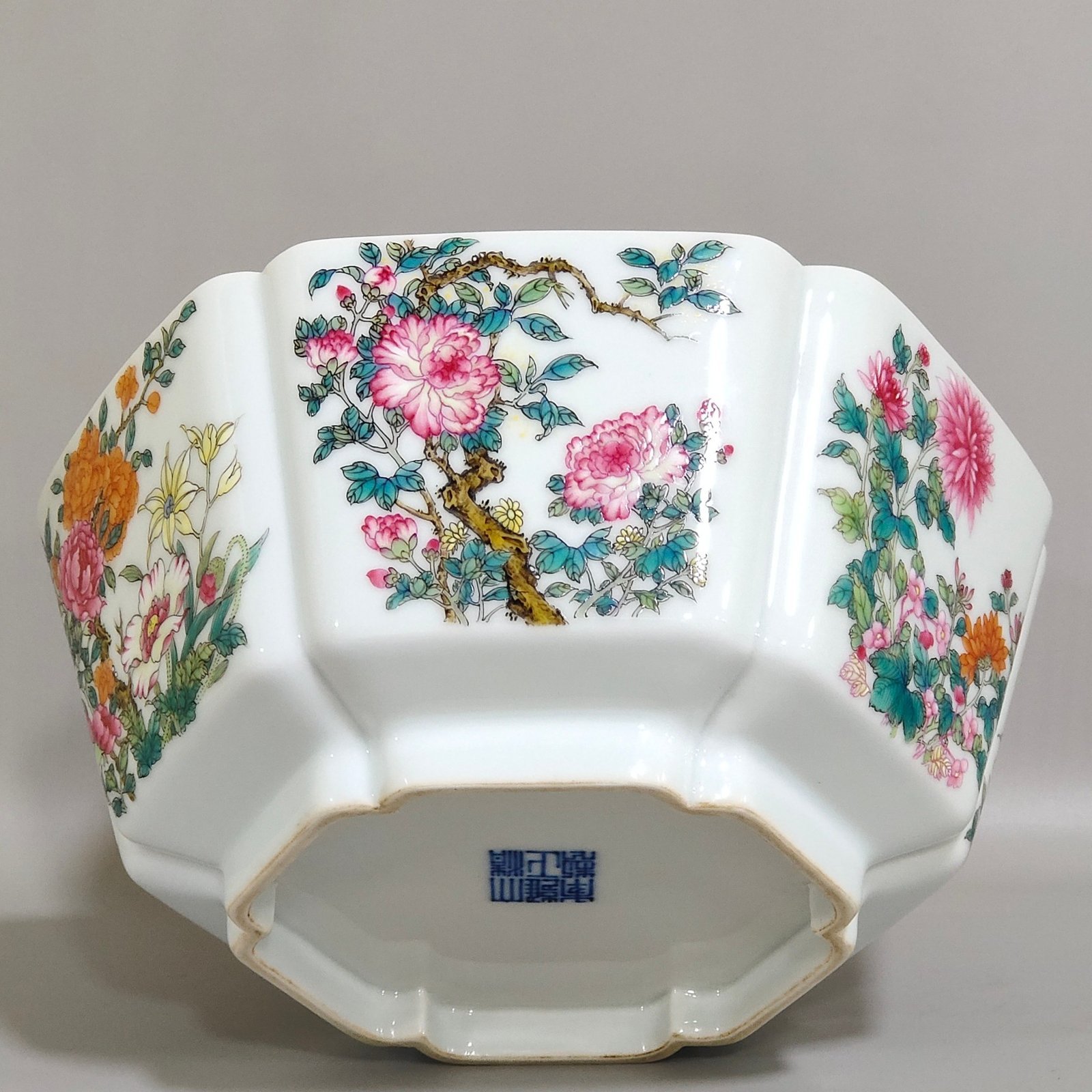 Qing Dynasty Yongzheng six sided flower bowl