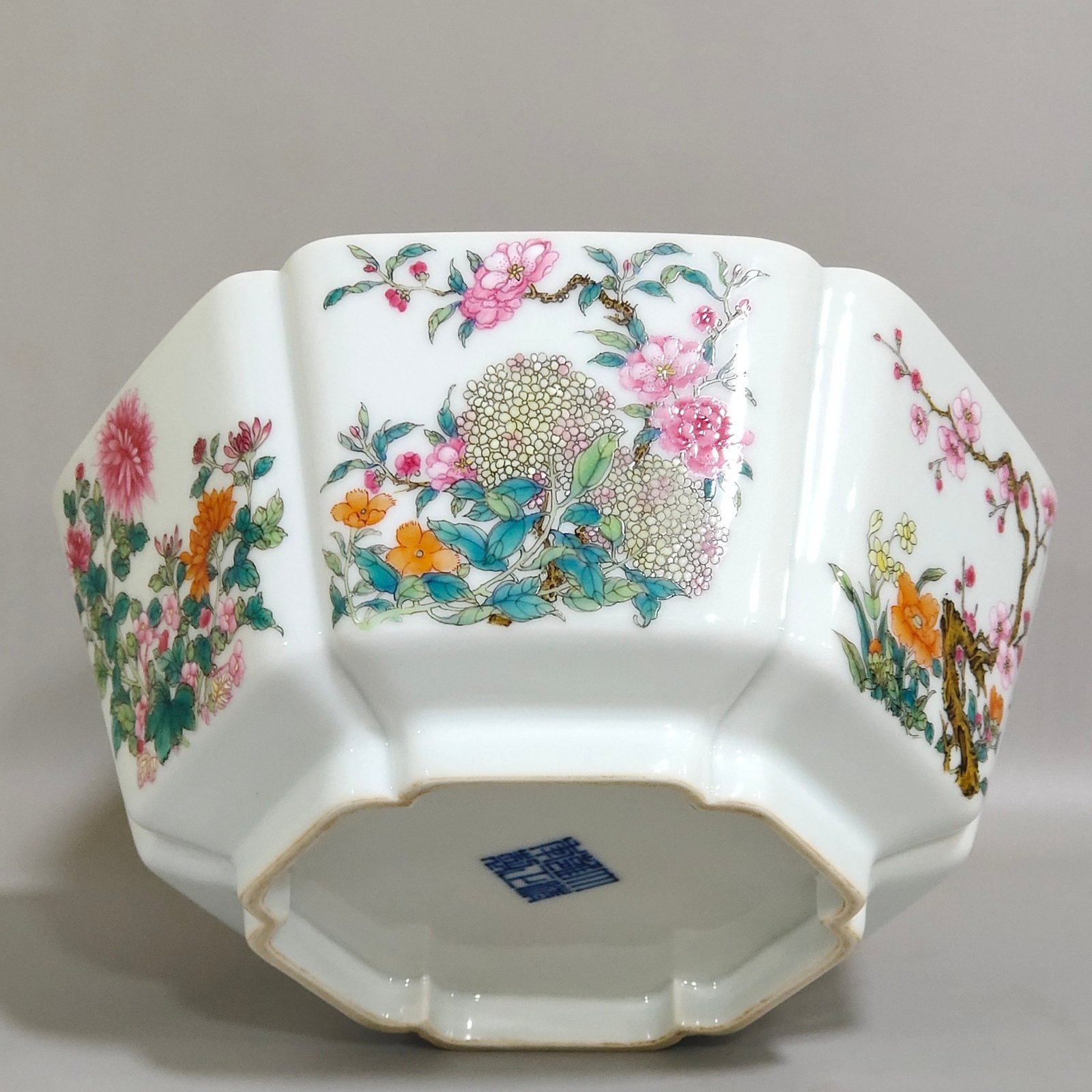 Qing Dynasty Yongzheng six sided flower bowl