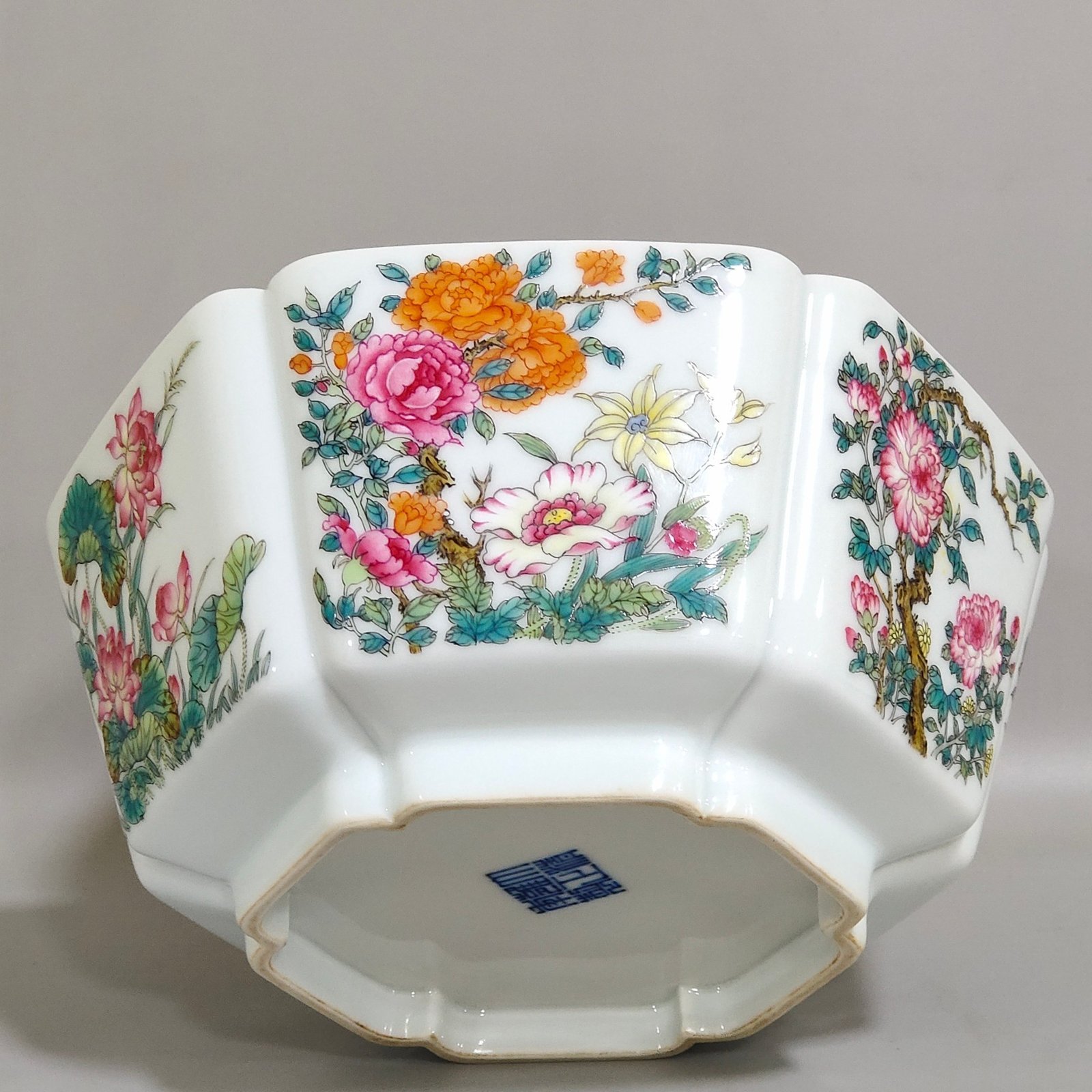 Qing Dynasty Yongzheng six sided flower bowl