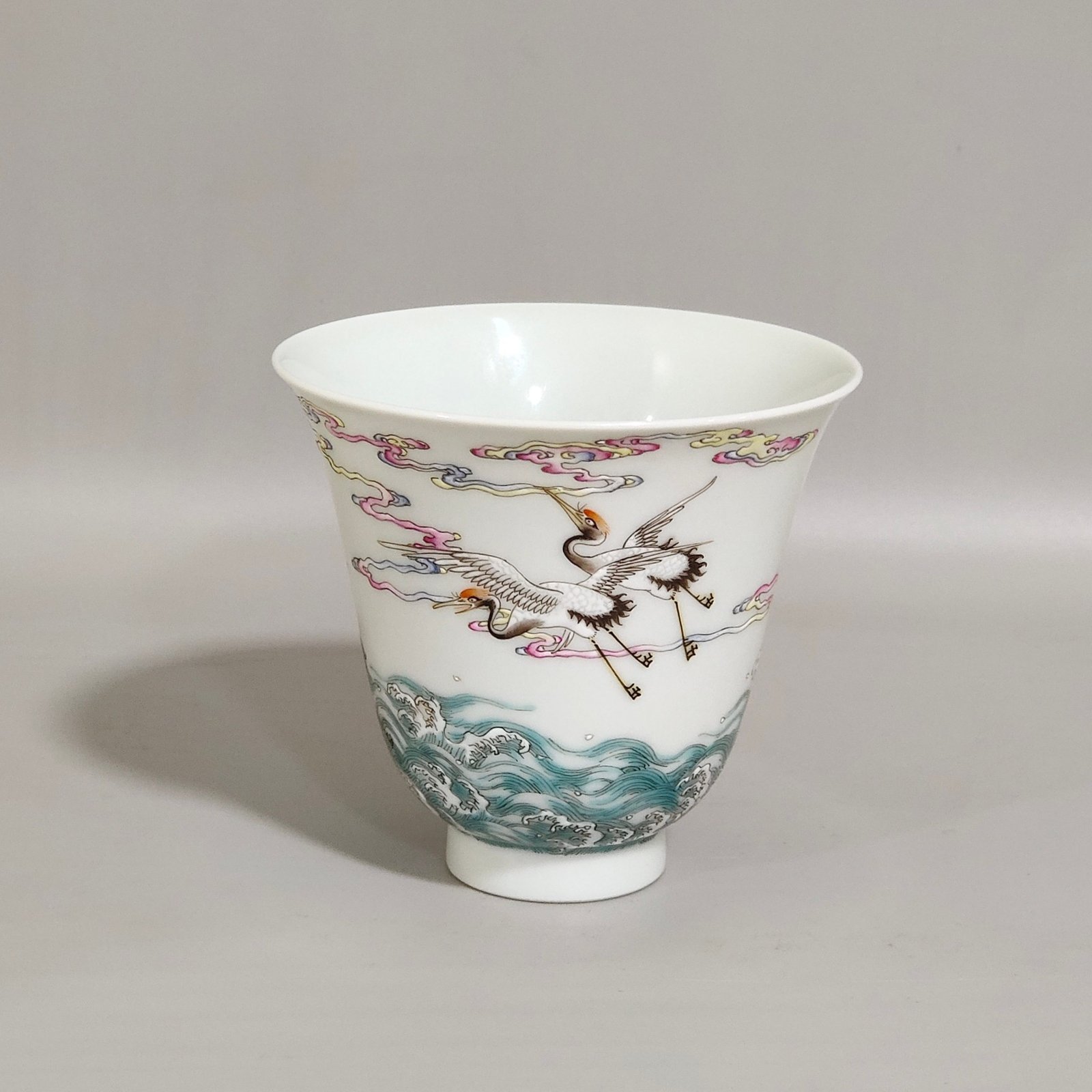Qing Dynasty Yongzheng Liuhe Tongchun bell cup
