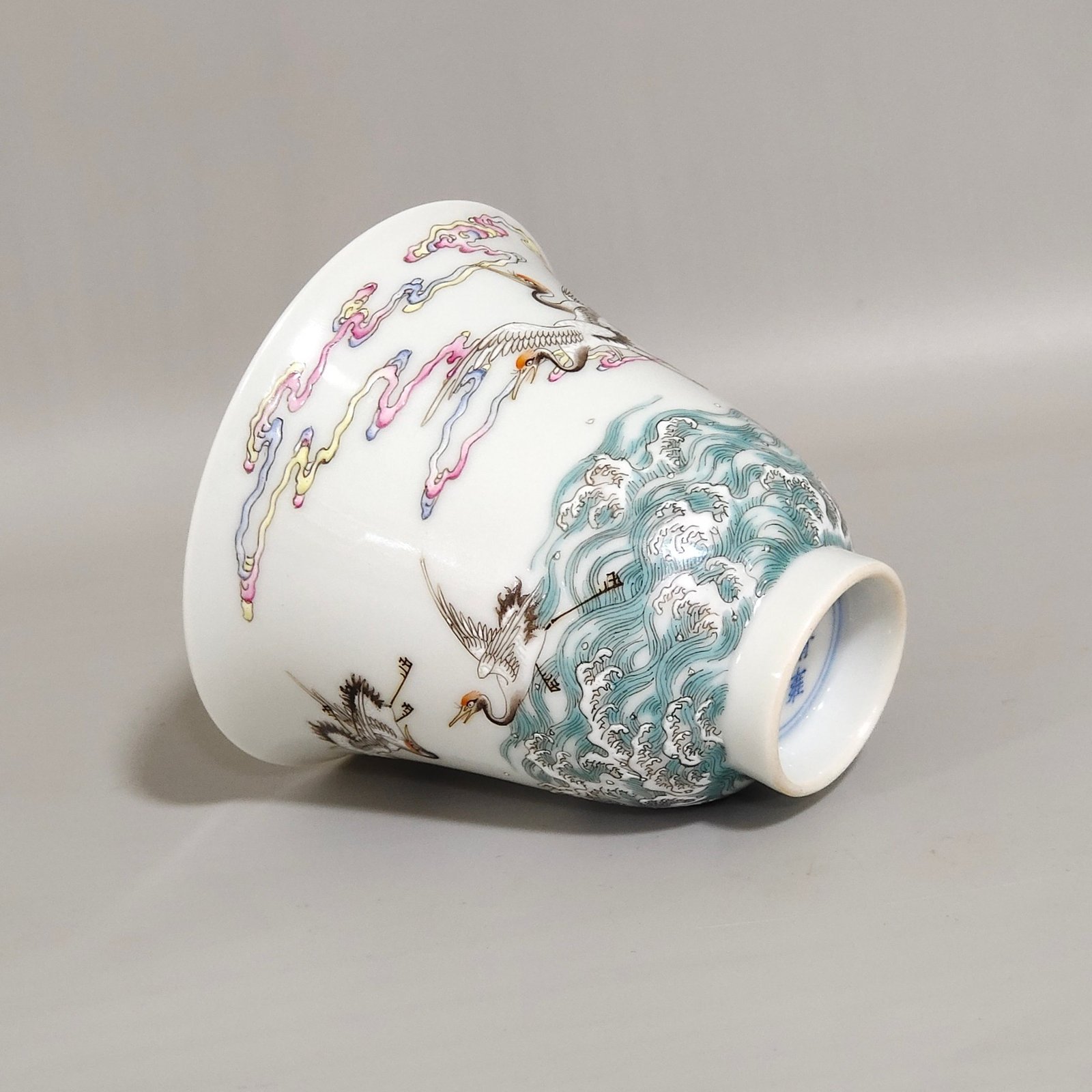 Qing Dynasty Yongzheng Liuhe Tongchun bell cup