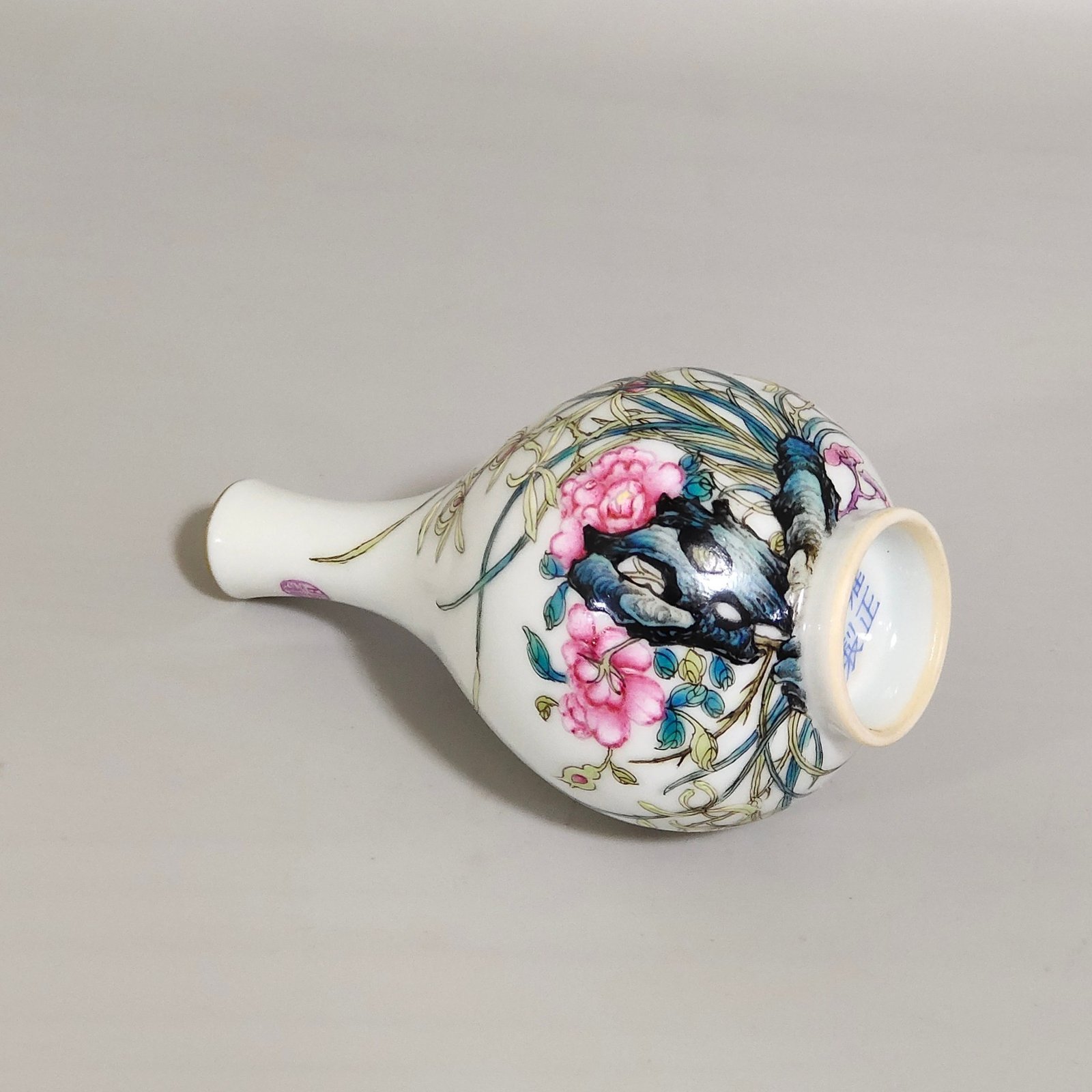 Qing Dynasty Yongzheng Famille Rose orchid vase