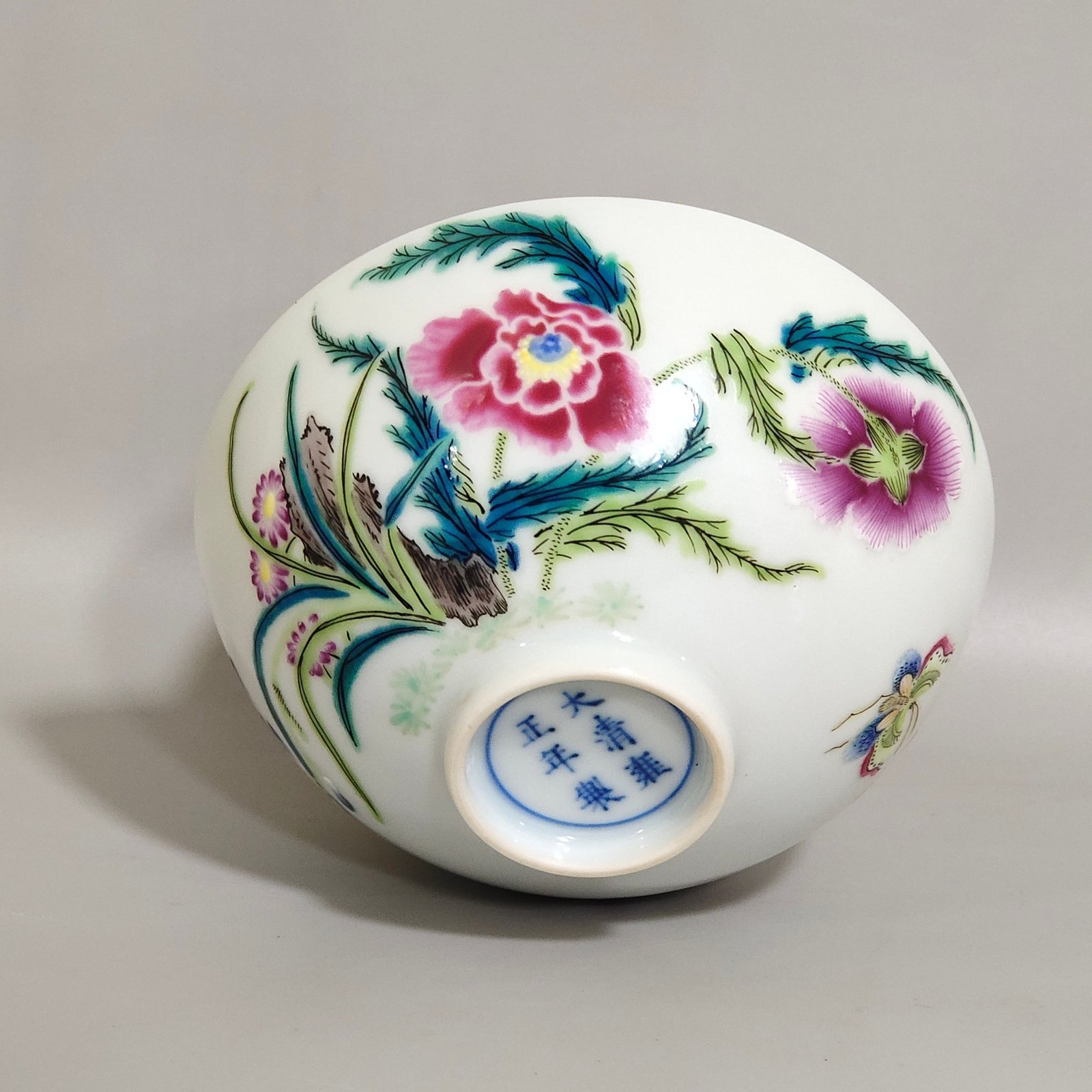 Qing Dynasty Yongzheng orchid butterfly tea round