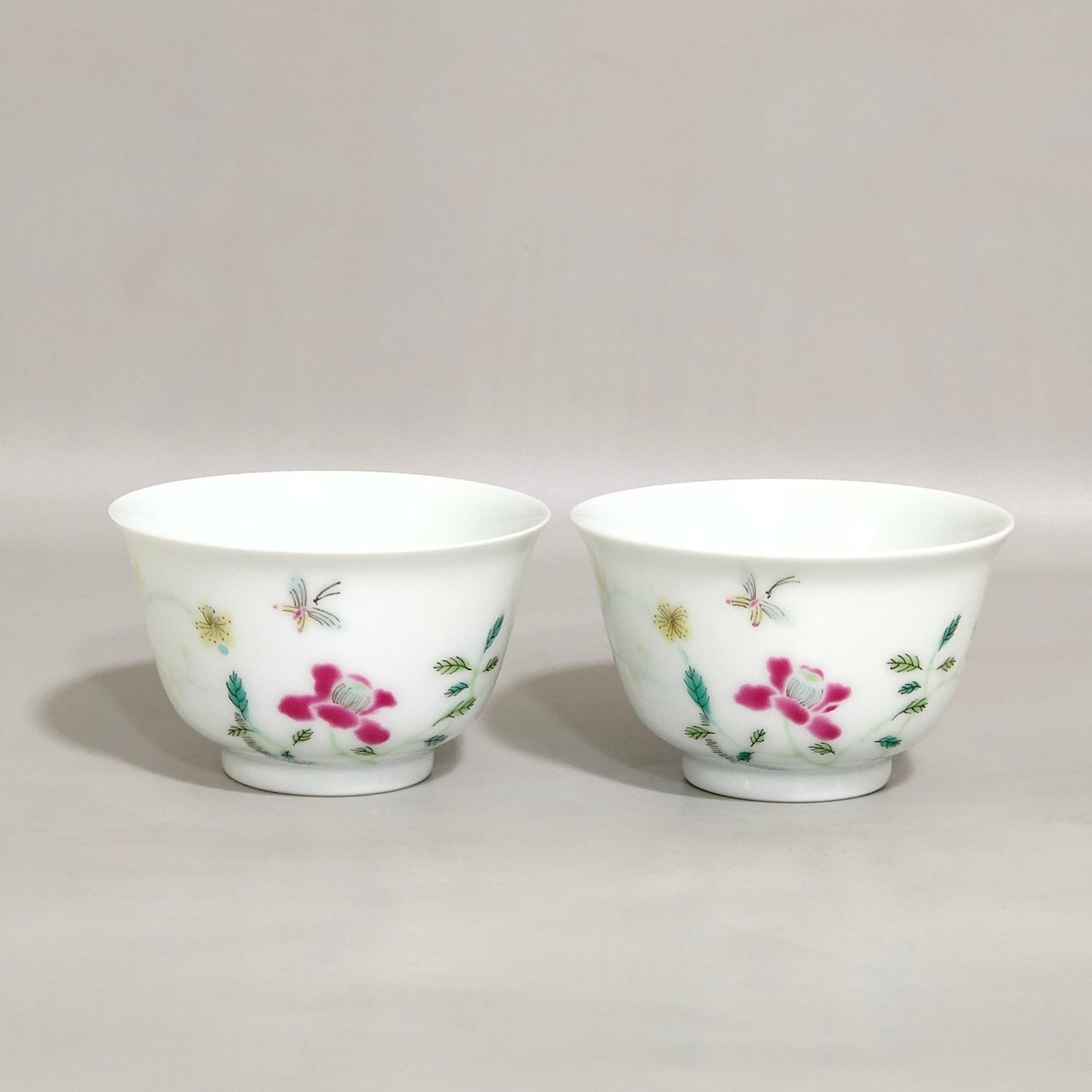 Qing Dynasty Yongzheng A pair of cups with inner orchid and outer butterfly love pattern