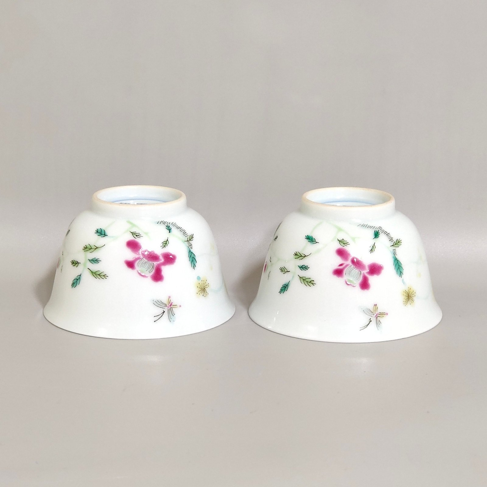 Qing Dynasty Yongzheng A pair of cups with inner orchid and outer butterfly love pattern