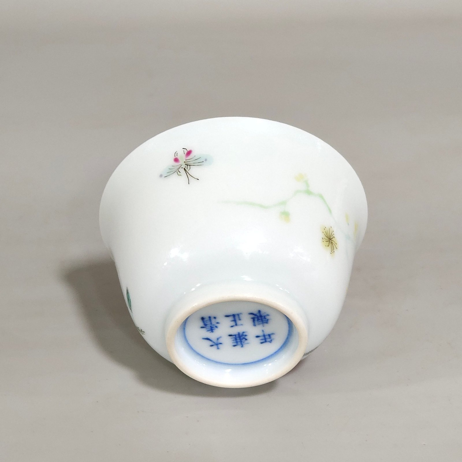 Qing Dynasty Yongzheng A pair of cups with inner orchid and outer butterfly love pattern