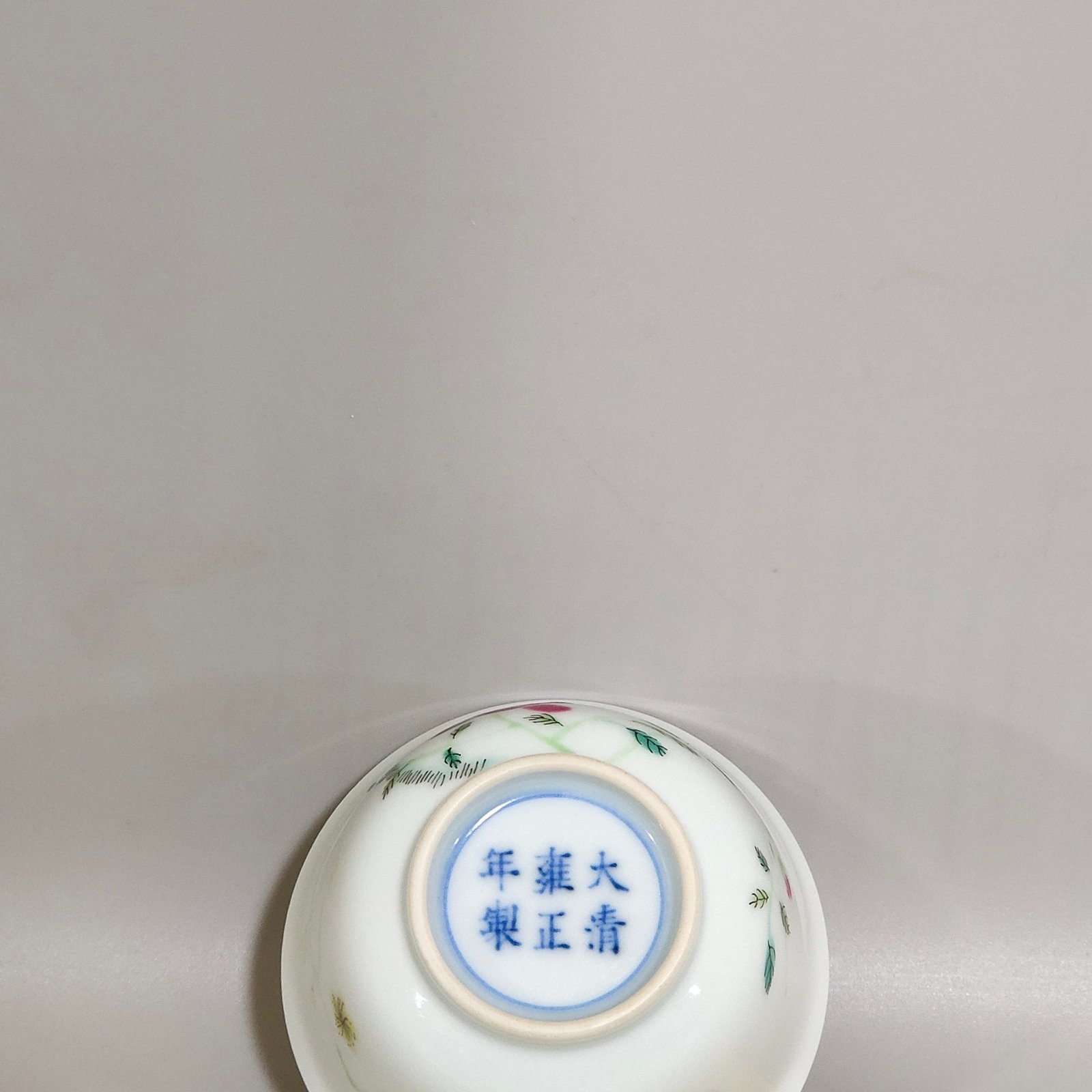 Qing Dynasty Yongzheng A pair of cups with inner orchid and outer butterfly love pattern