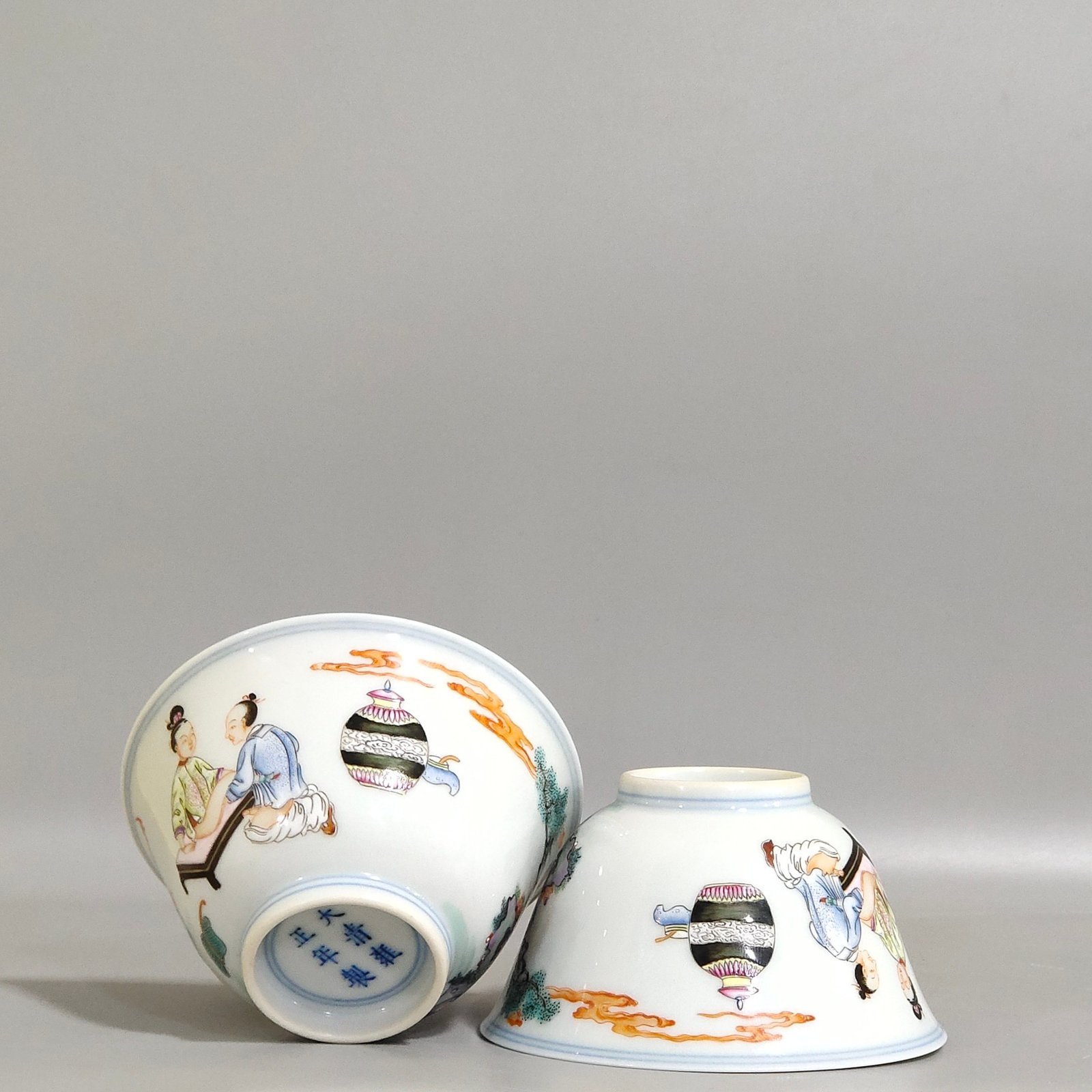 Qing Dynasty Yongzheng inner blue and white character story cup