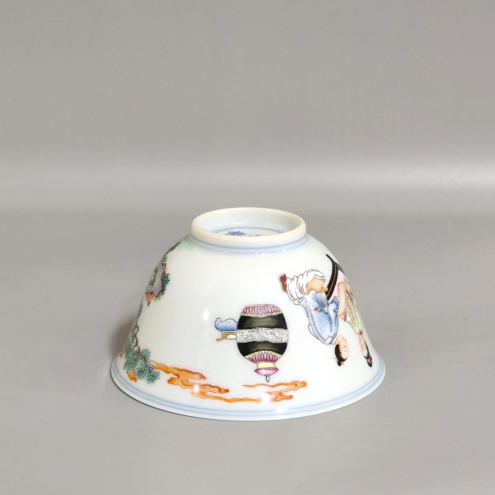 Qing Dynasty Yongzheng inner blue and white character story cup