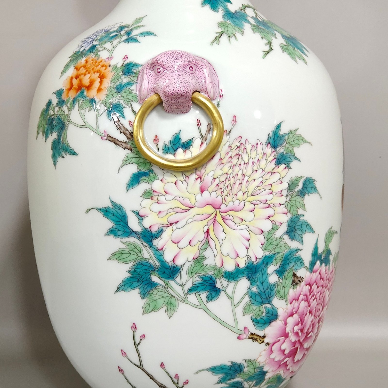 Qing Dynasty Yongzheng Phoenix Peony Amphora