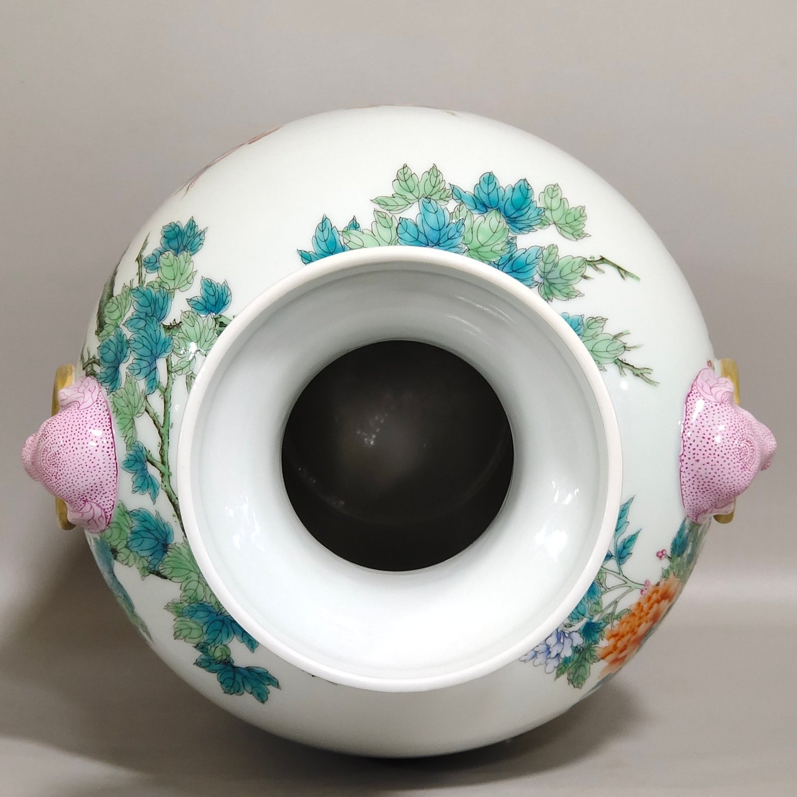 Qing Dynasty Yongzheng Phoenix Peony Amphora