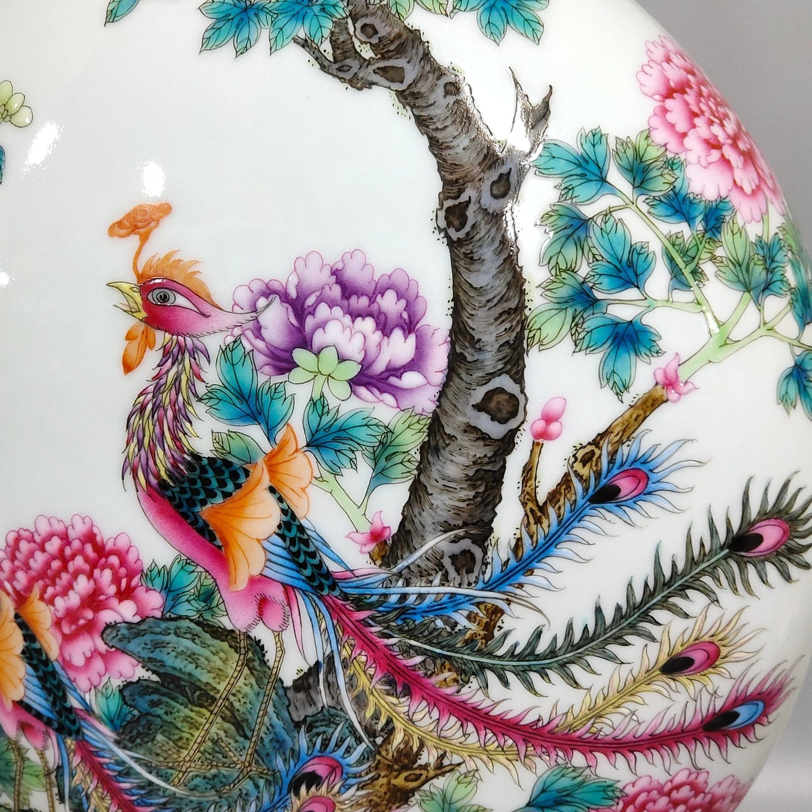 Qing Dynasty Yongzheng Phoenix Peony Flower Holding Moon Vase