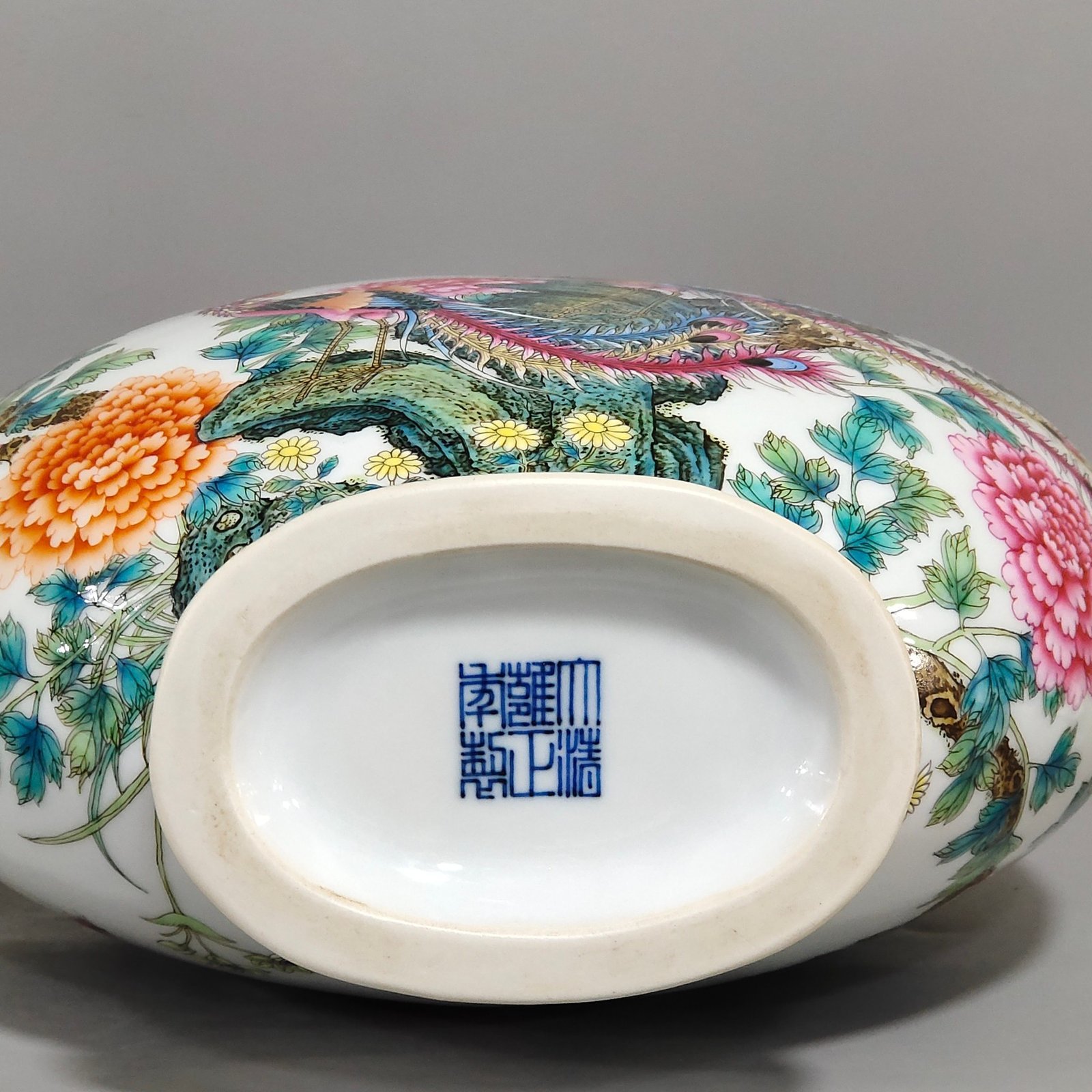 Qing Dynasty Yongzheng Phoenix Peony Flower Holding Moon Vase