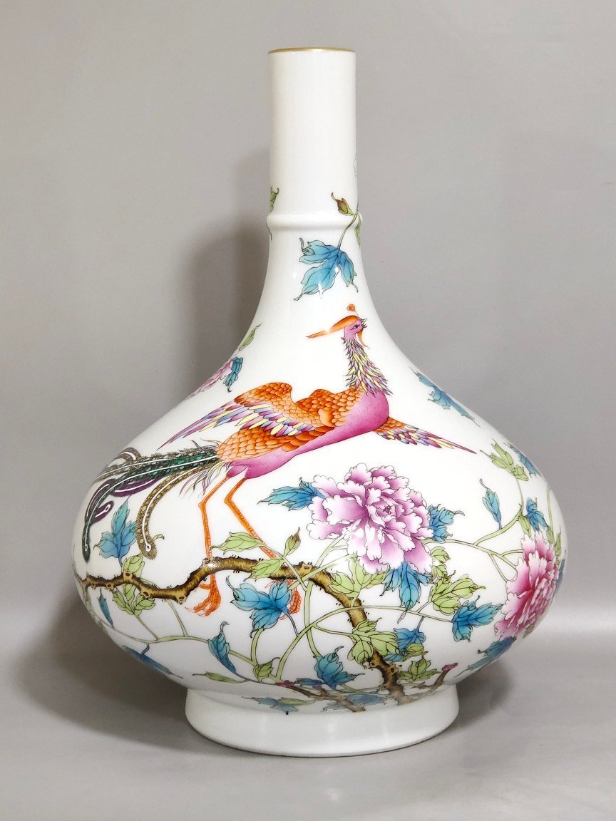 Qing Dynasty Yongzheng phoenix pierced peony vase