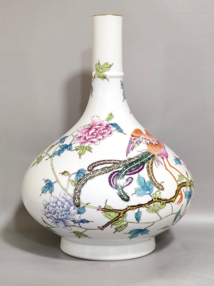 Qing Dynasty Yongzheng phoenix pierced peony vase