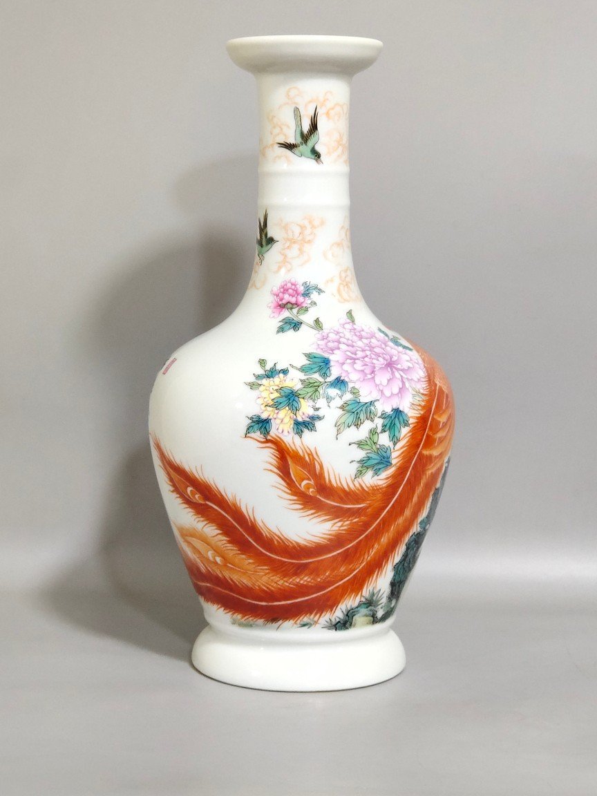 Qing Dynasty Yongzheng phoenix pierced peony olive vase