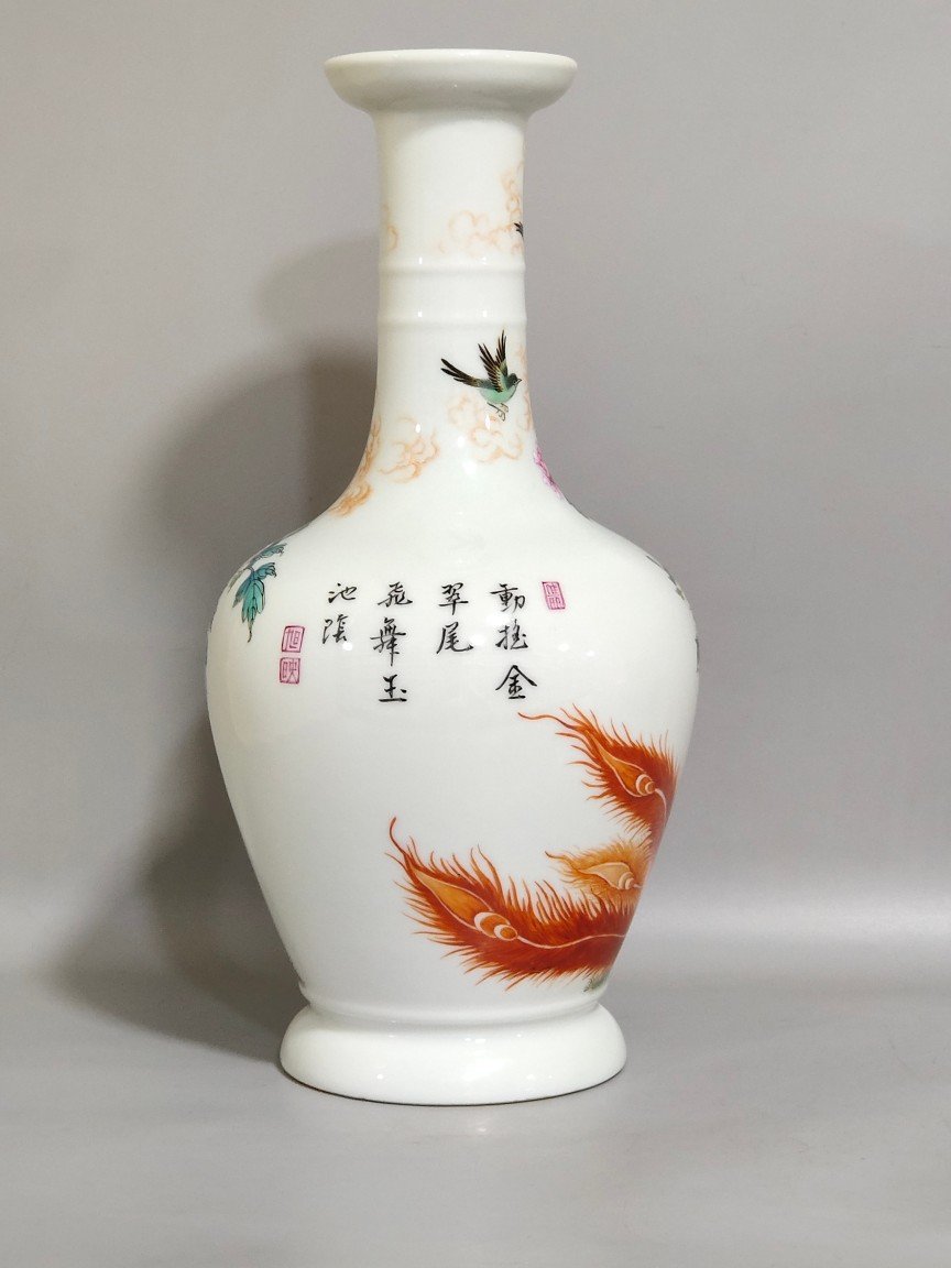 Qing Dynasty Yongzheng phoenix pierced peony olive vase