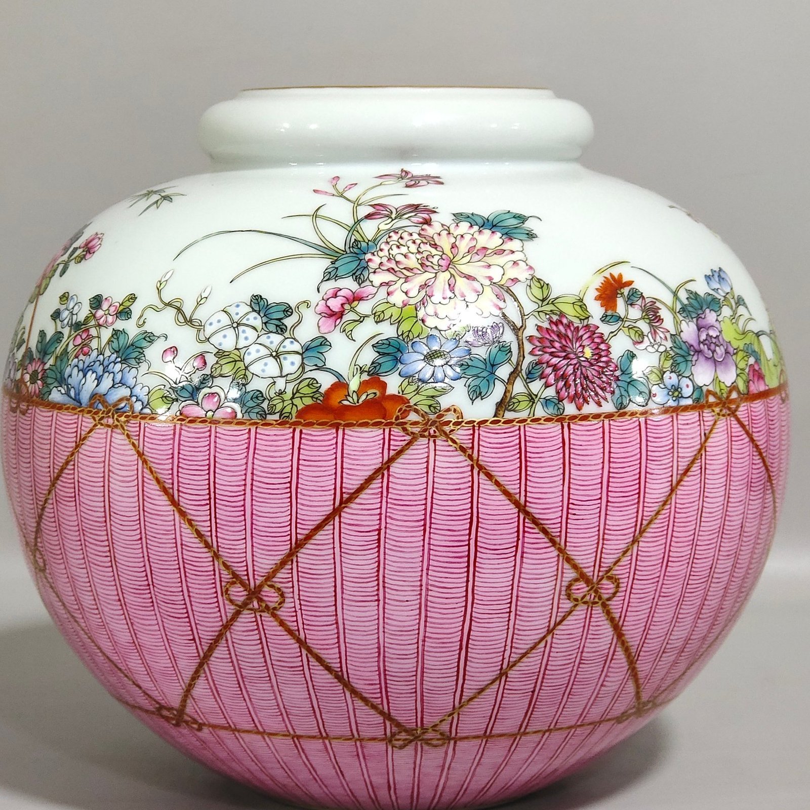 Qing Dynasty Yongzheng A flower basket jar with twelve flower gods