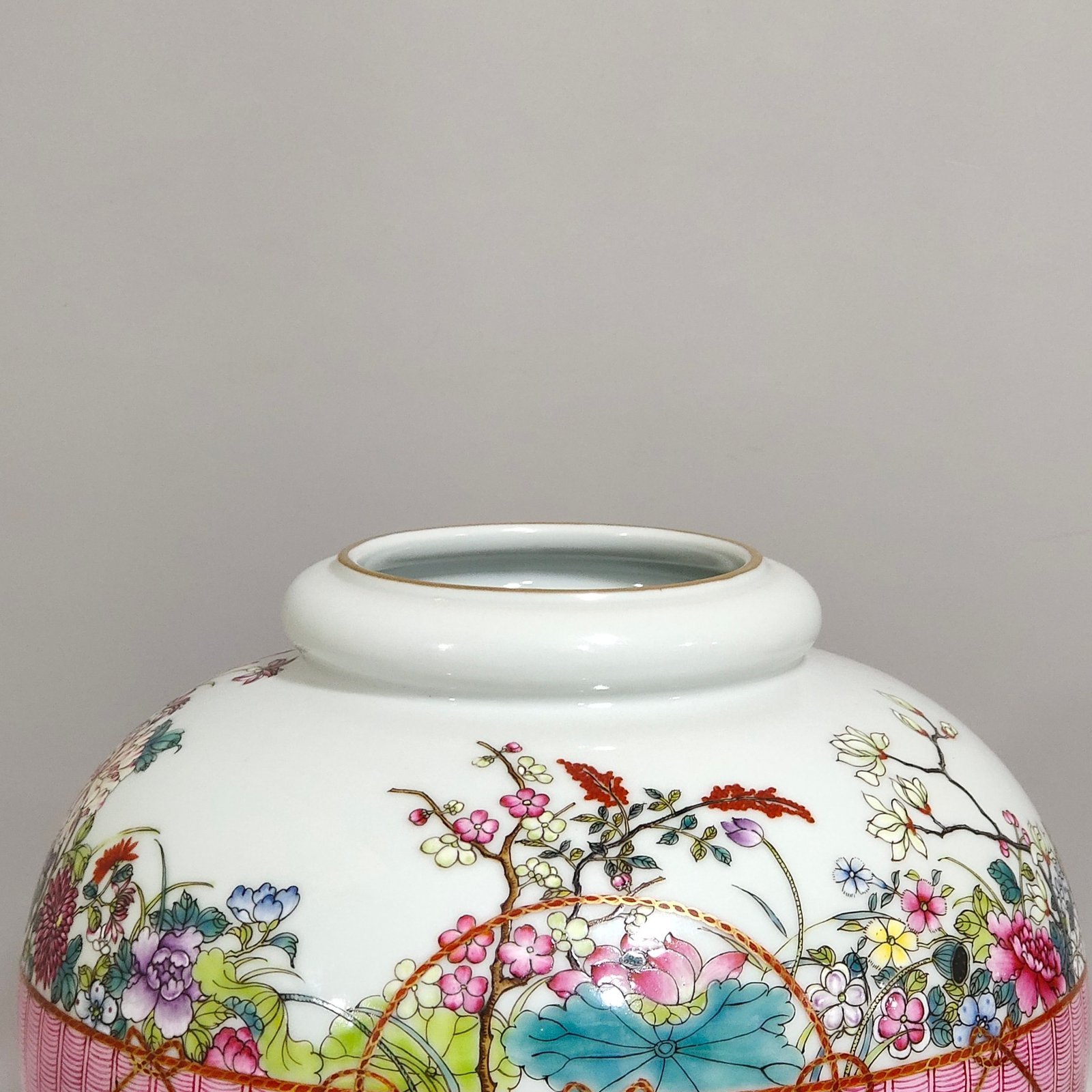 Qing Dynasty Yongzheng A flower basket jar with twelve flower gods