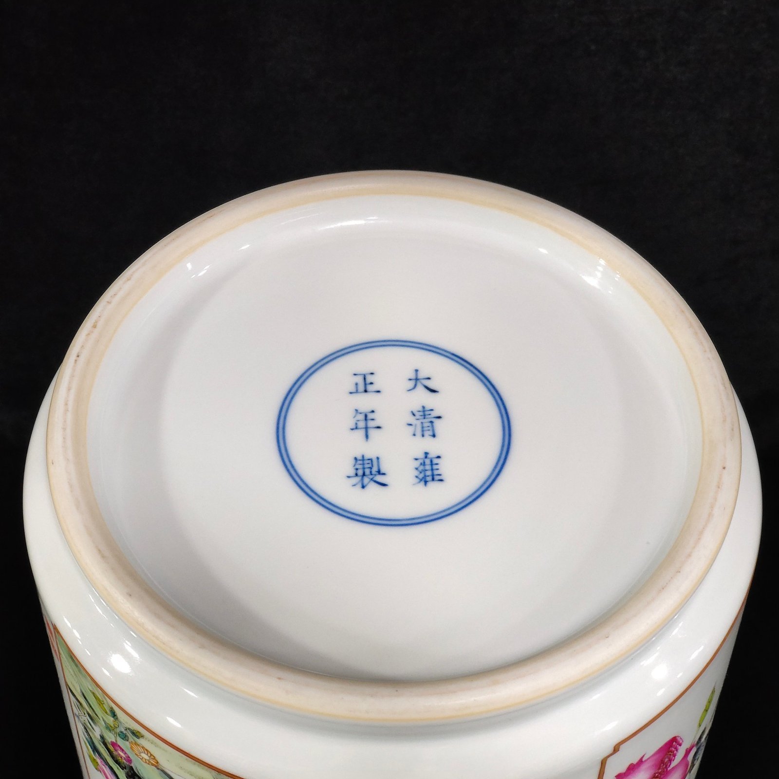 Qing Dynasty Yongzheng A hammer vase with poems inscribed by the Twelve Flower Gods