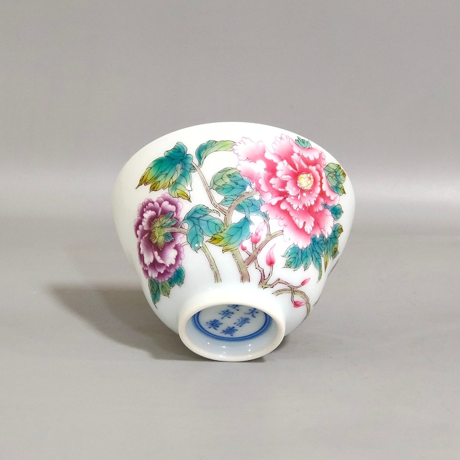 Qing Dynasty Yongzheng perfect poem inscribed waist cup