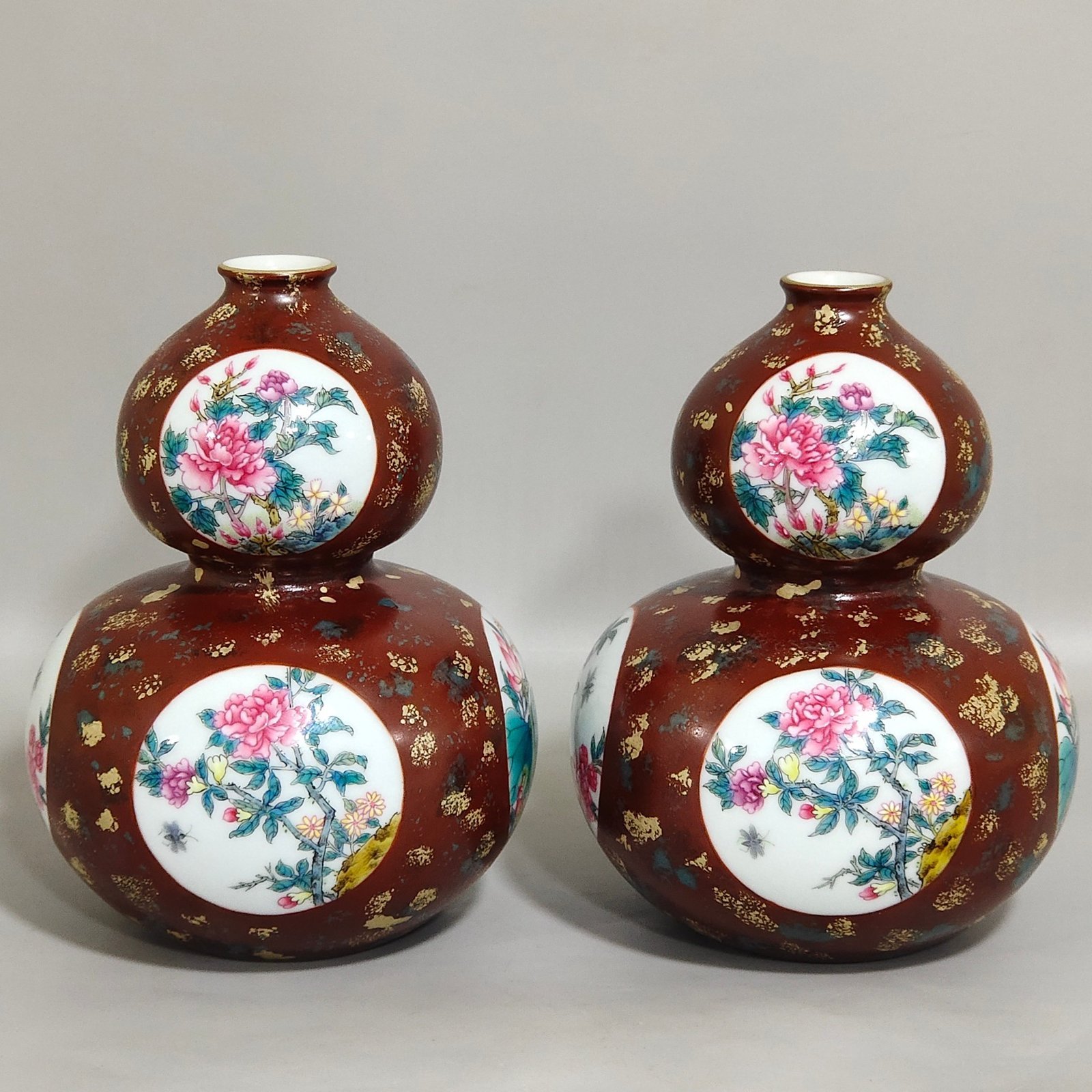 Qing Dynasty Yongzheng bronze color window flower gourd vase