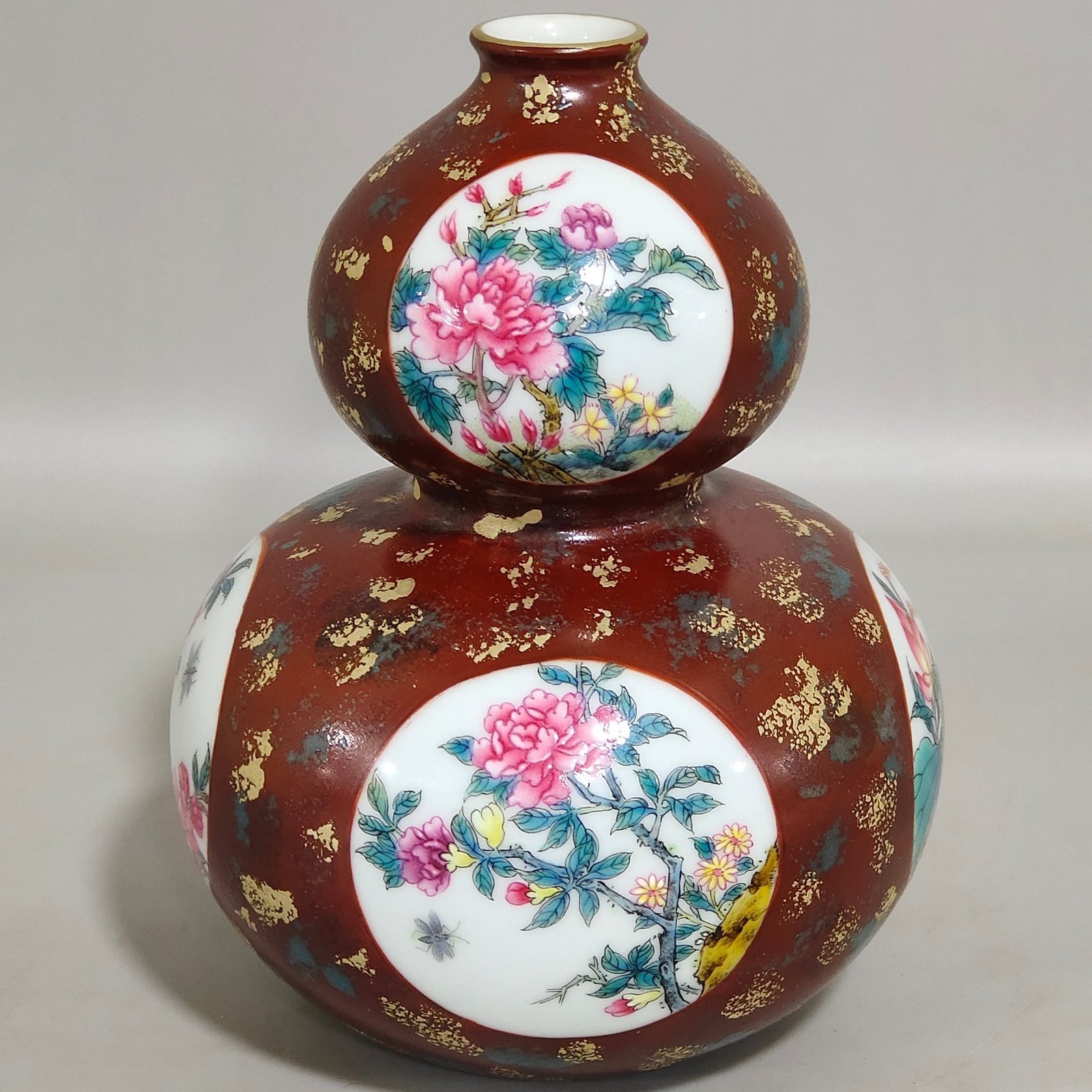 Qing Dynasty Yongzheng bronze color window flower gourd vase