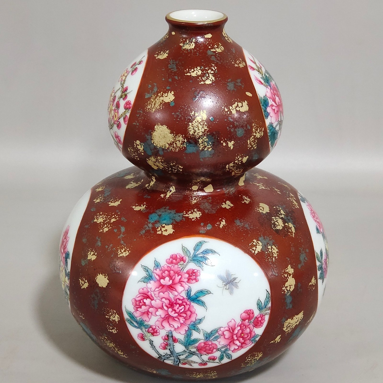 Qing Dynasty Yongzheng bronze color window flower gourd vase