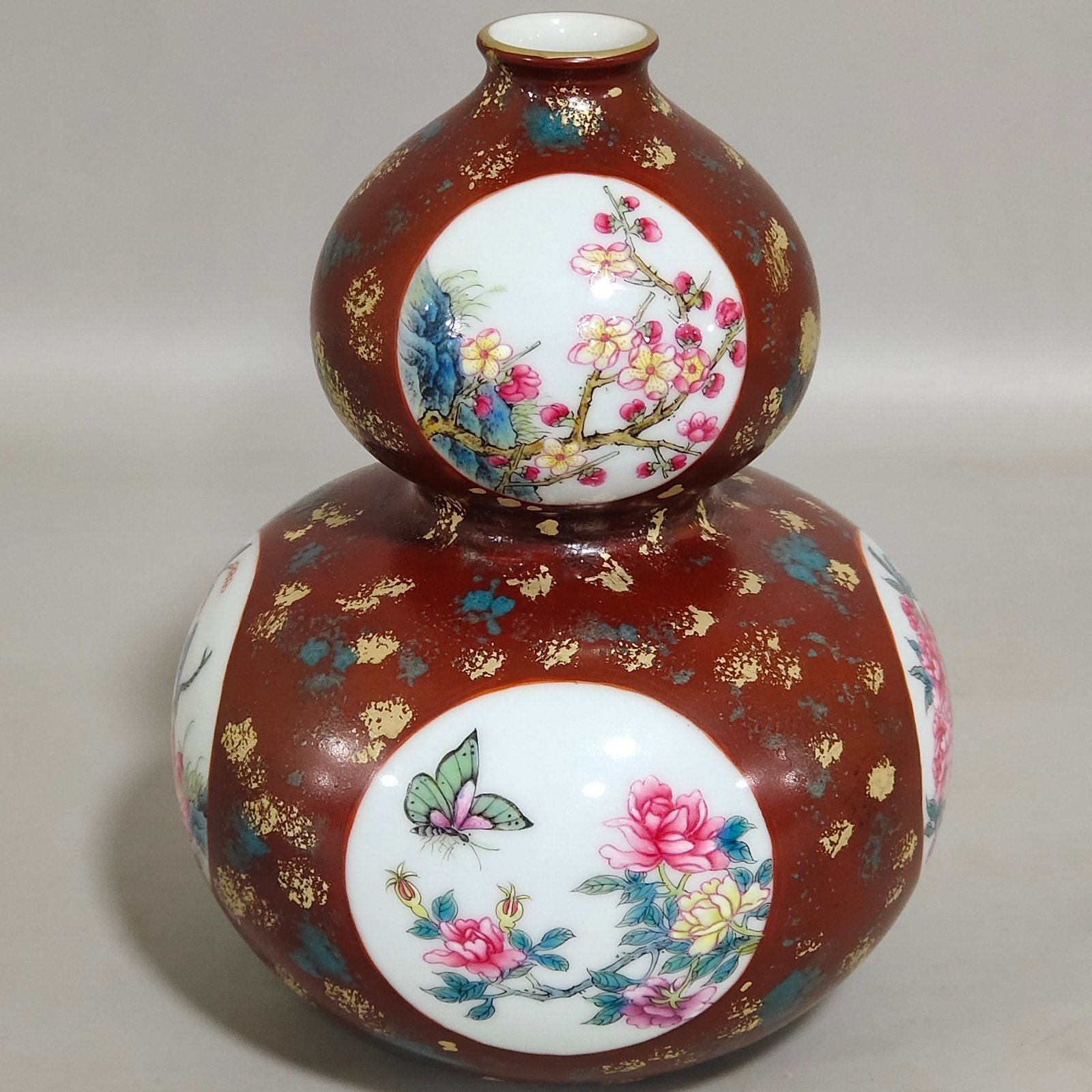 Qing Dynasty Yongzheng bronze color window flower gourd vase