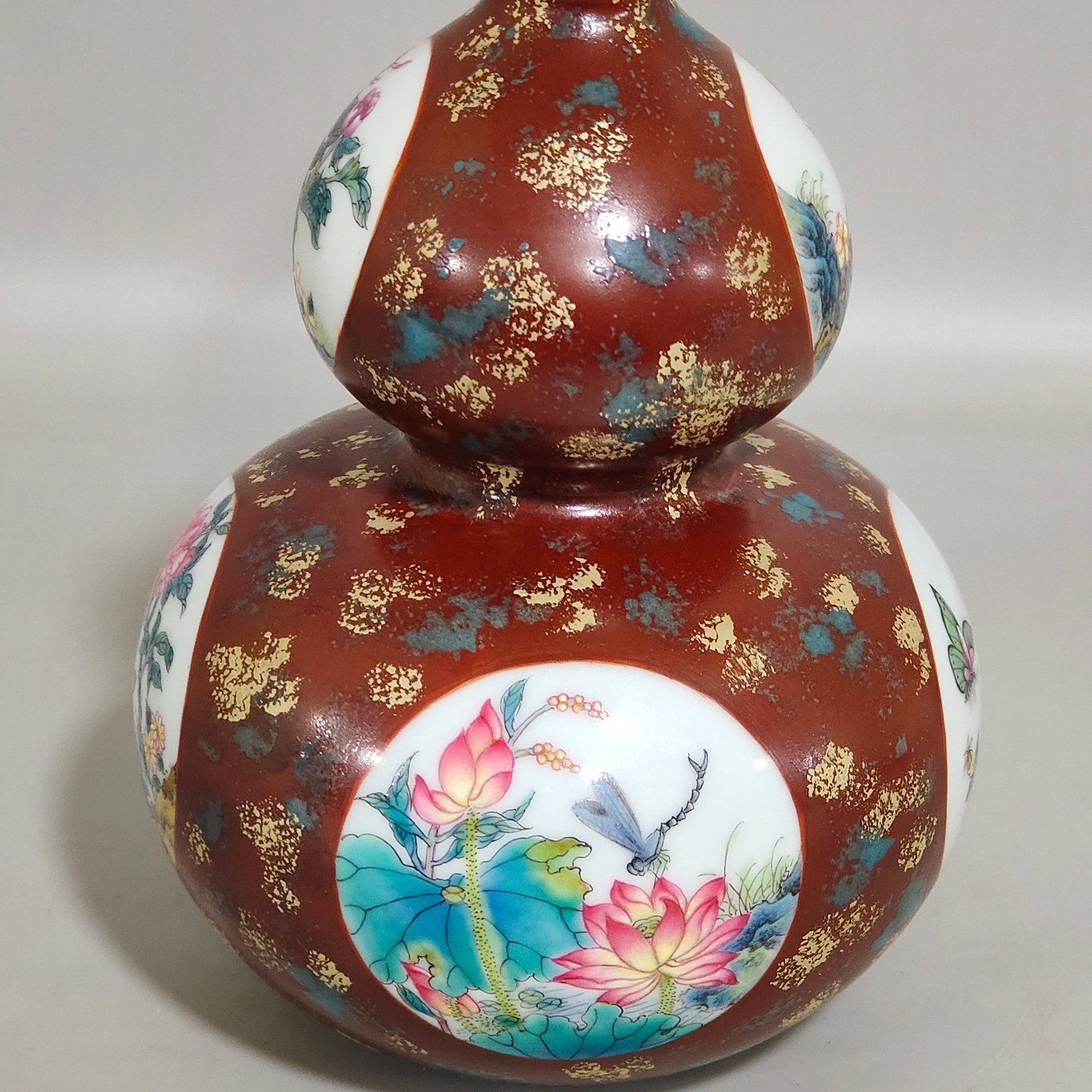 Qing Dynasty Yongzheng bronze color window flower gourd vase