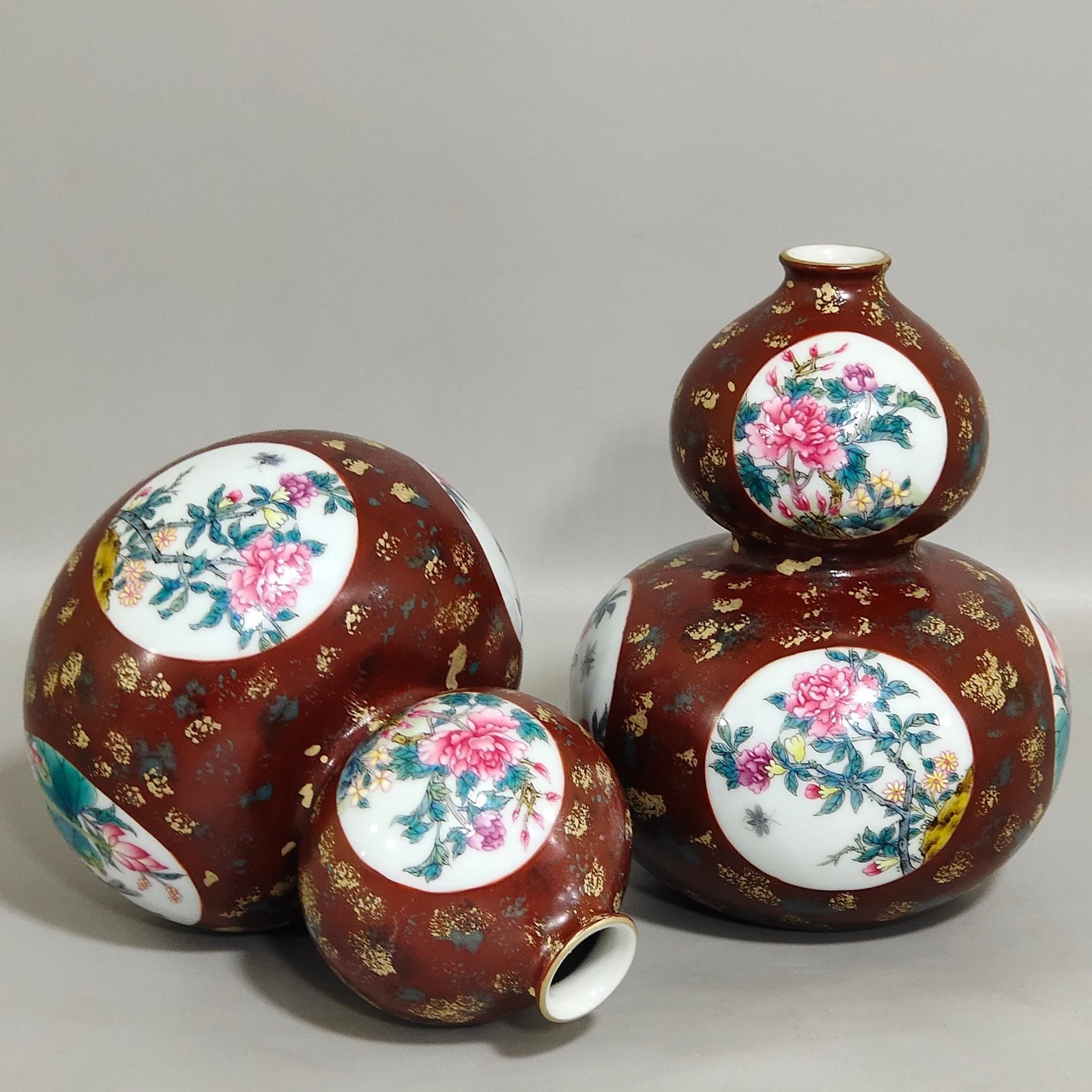 Qing Dynasty Yongzheng bronze color window flower gourd vase