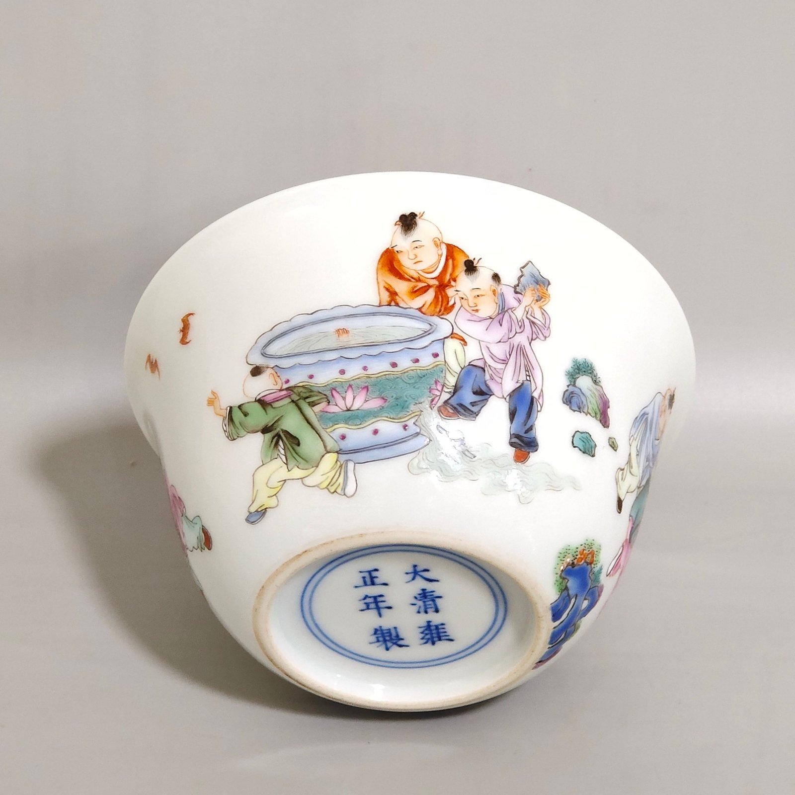 Qing Dynasty Yongzheng Sima Guang smashed the painted cup inside the vat