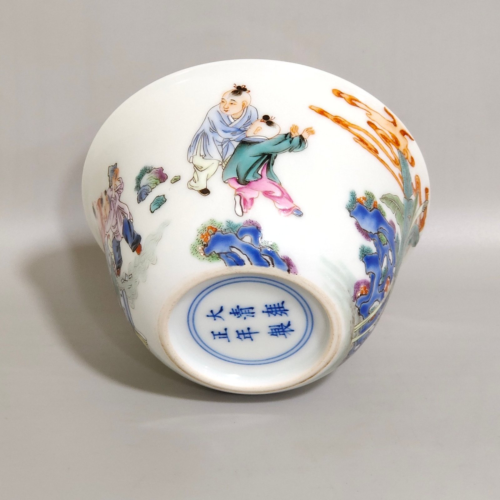 Qing Dynasty Yongzheng Sima Guang smashed the painted cup inside the vat
